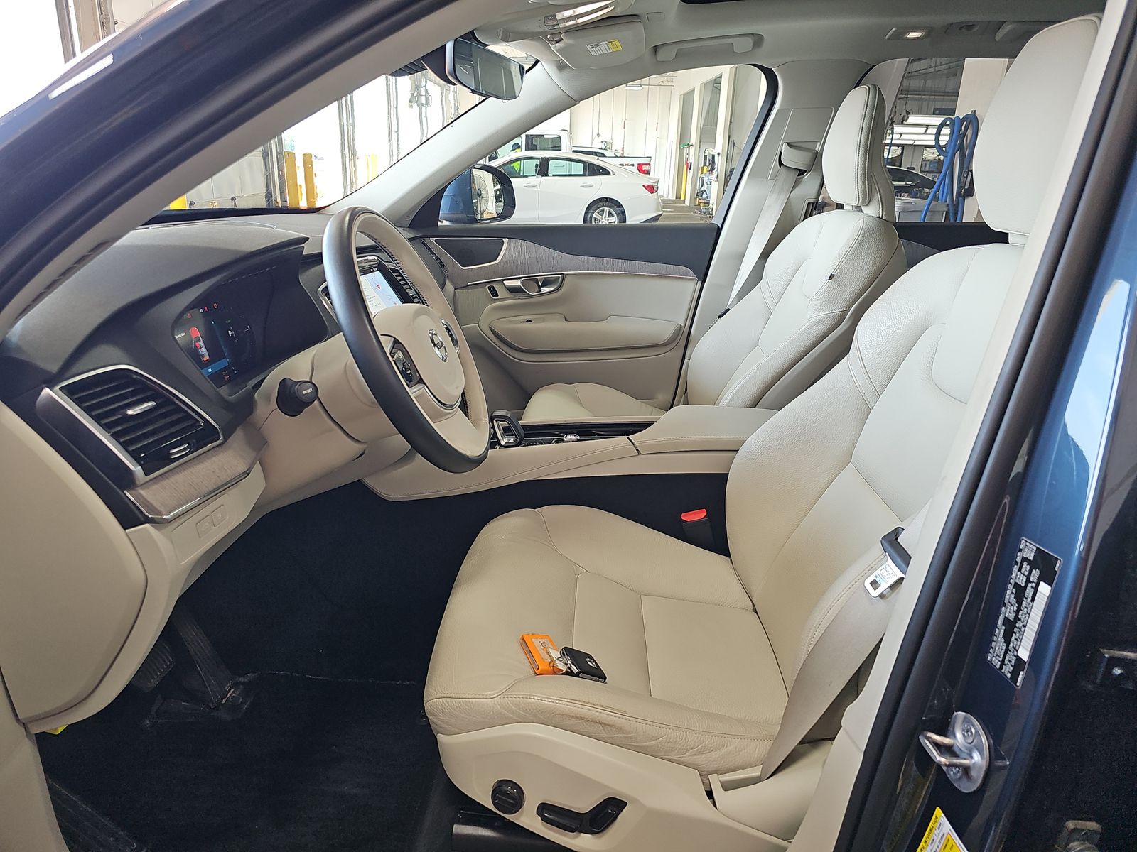 2024 Volvo XC90 Recharge T8 Plus AWD