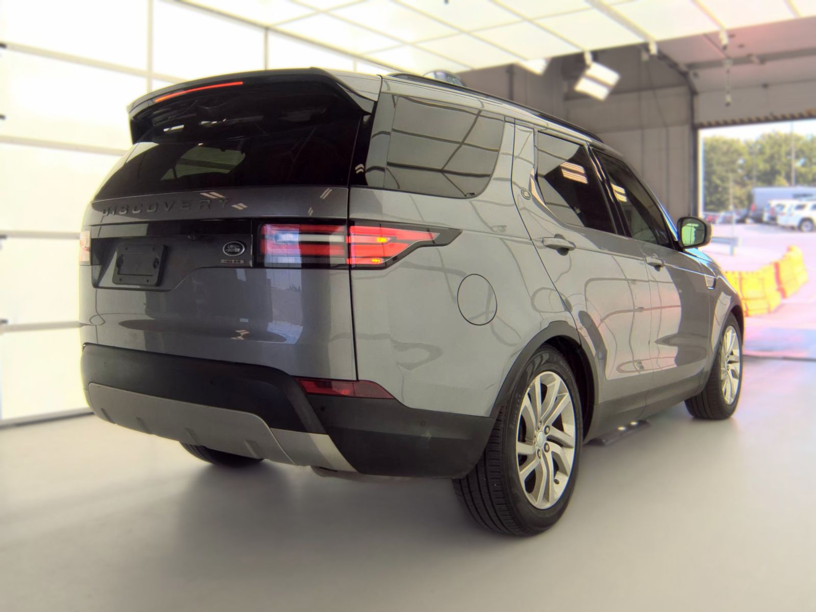 2020 Land Rover Discovery HSE FWD