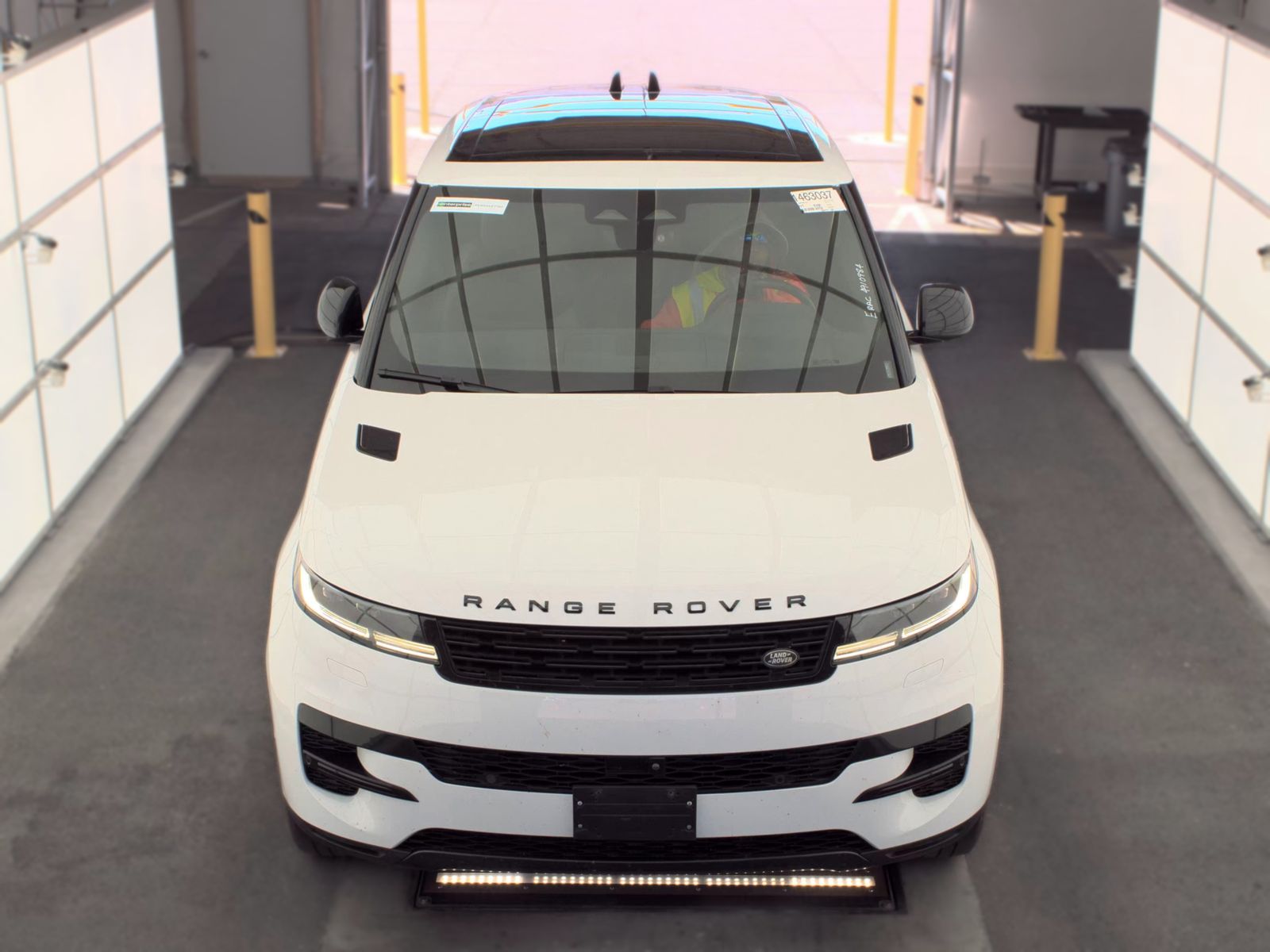 2025 Land Rover Range Rover Sport SE FWD