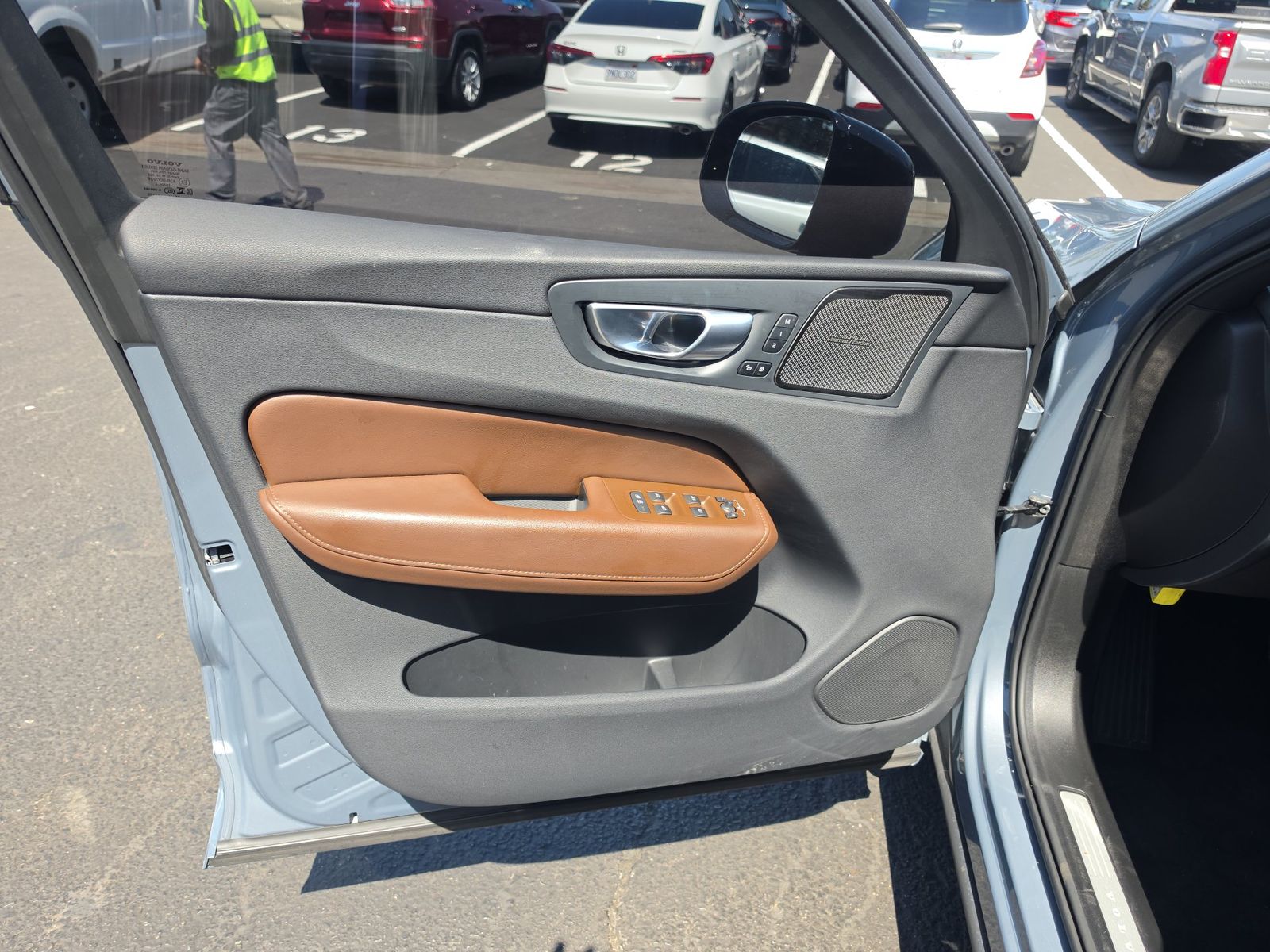 2024 Volvo XC60 B5 Plus AWD