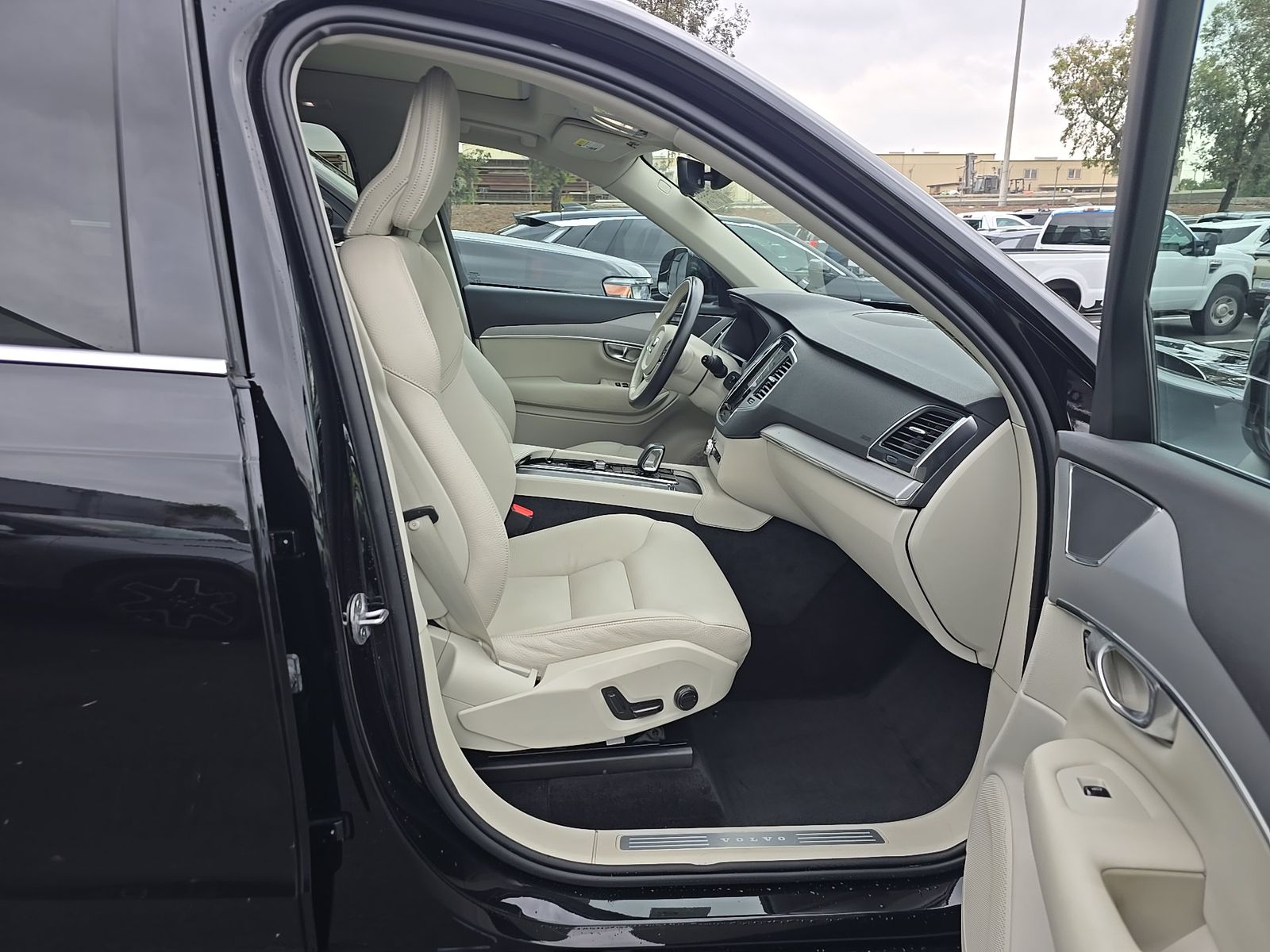 2024 Volvo XC90 B5 Core AWD
