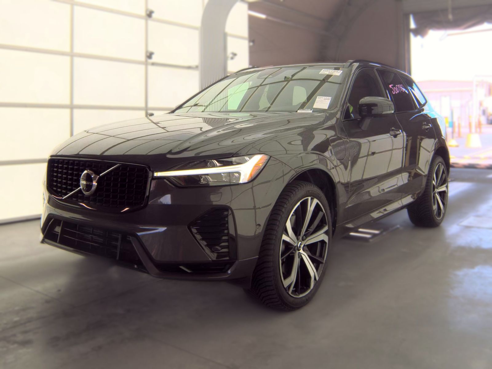 2022 Volvo XC60 Recharge T8 R-Design AWD