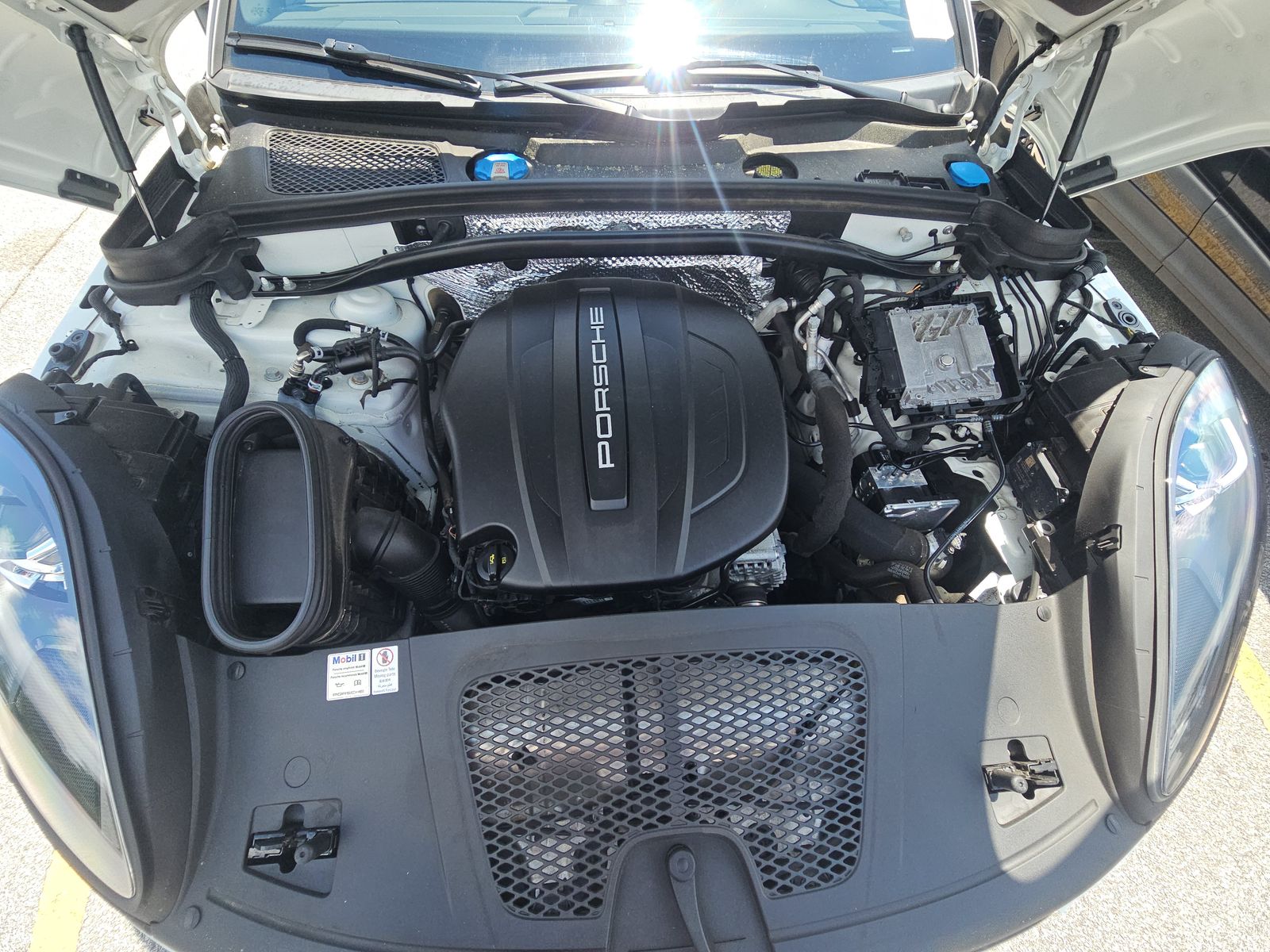 2021 Porsche Macan Base AWD