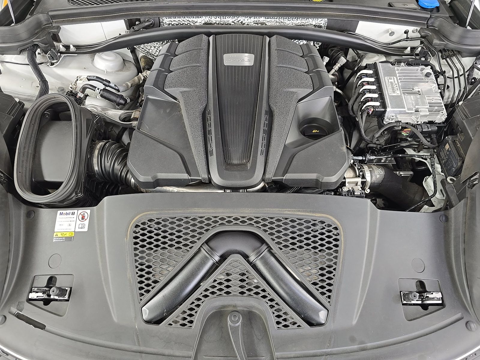 2023 Porsche Macan S AWD
