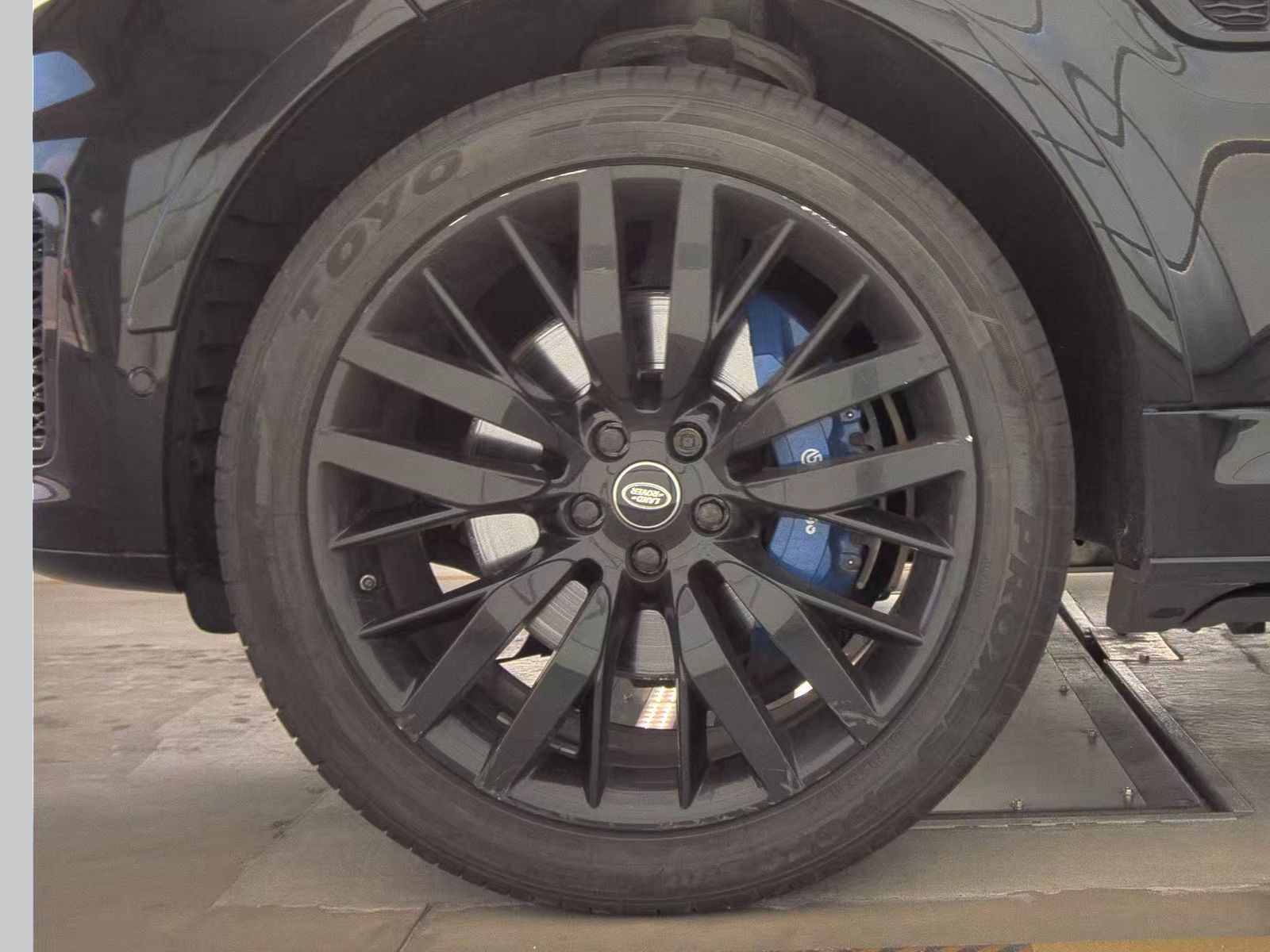 2017 Land Rover Range Rover Sport SVR AWD