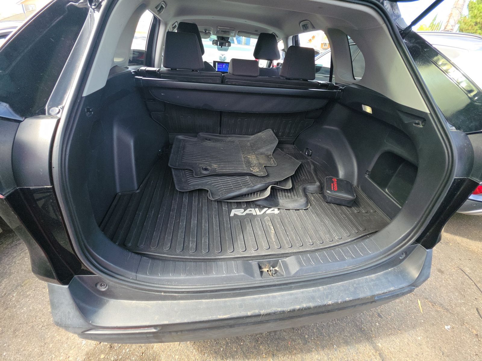 2024 Toyota RAV4 LE FWD