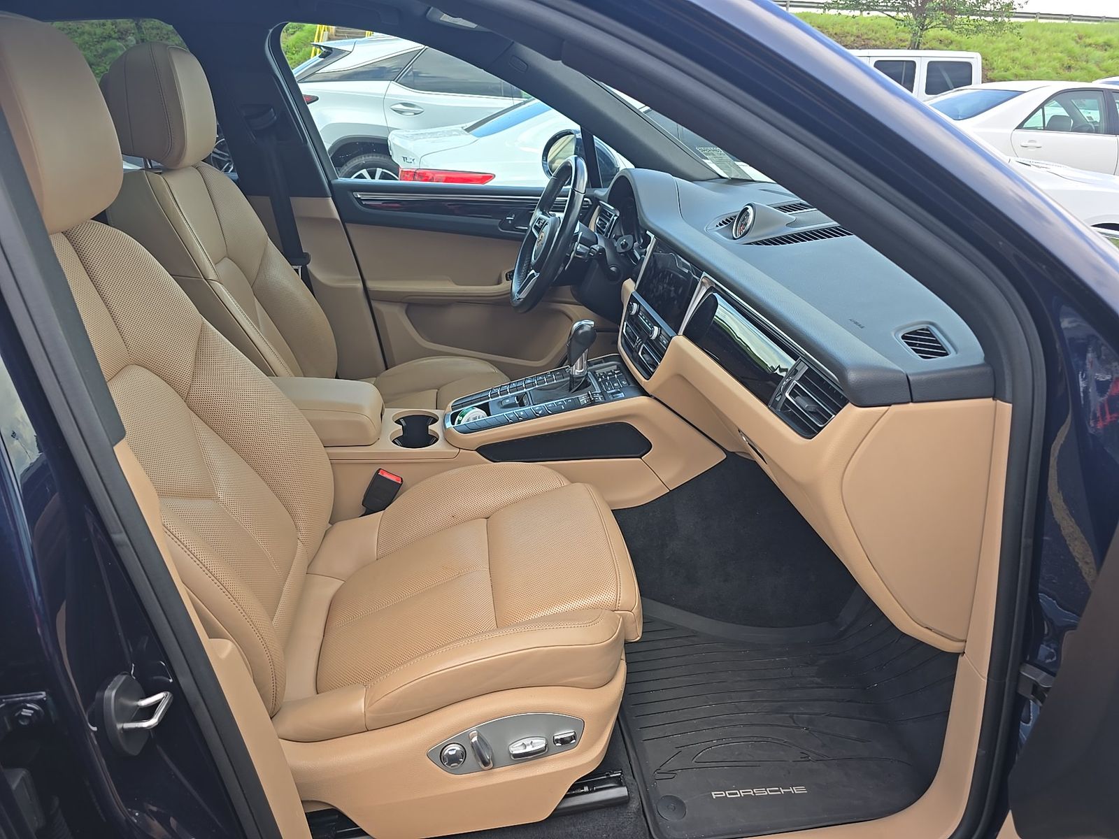 2020 Porsche Macan Base AWD