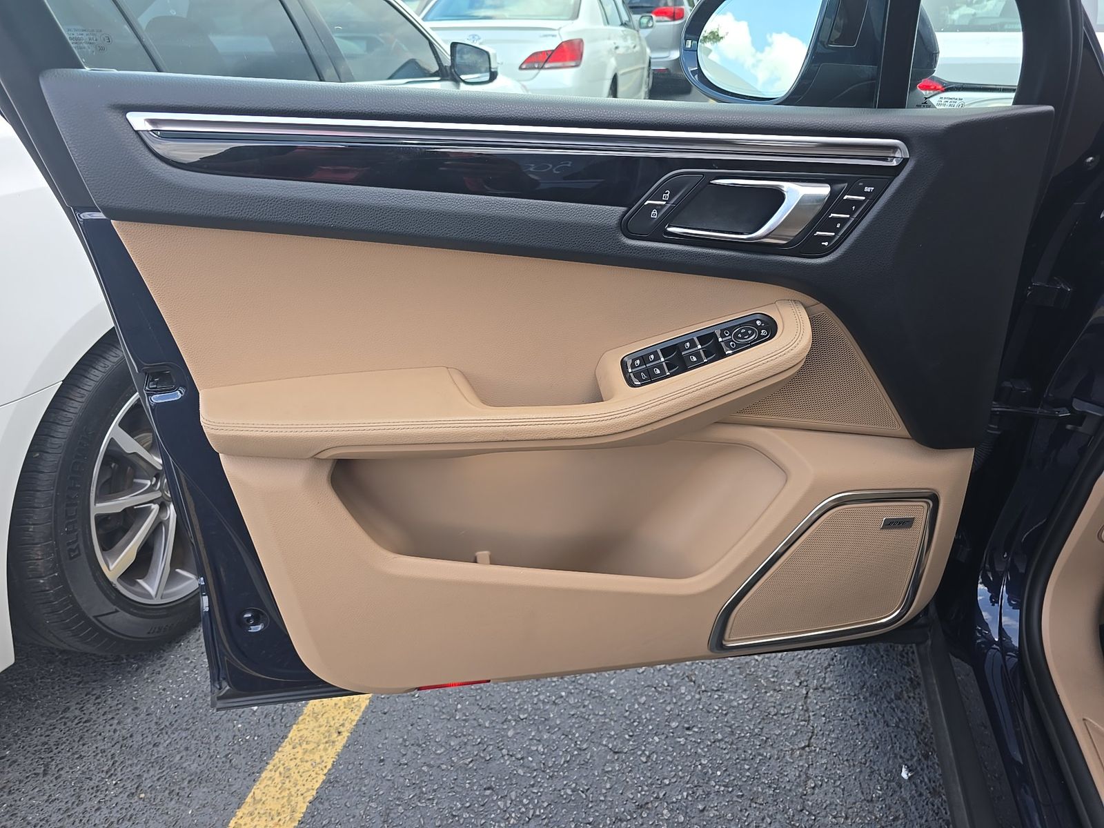 2020 Porsche Macan Base AWD