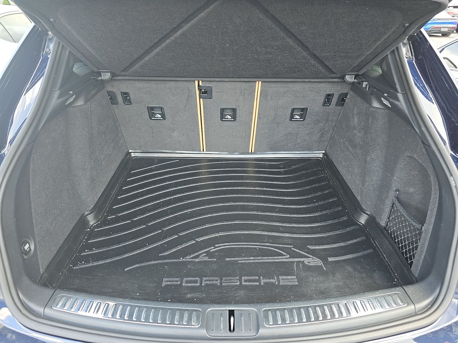 2020 Porsche Macan Base AWD