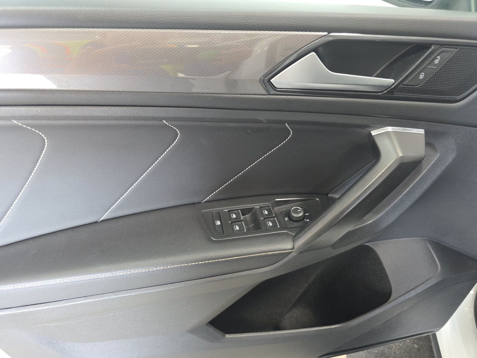 2023 Volkswagen Tiguan 2.0T SE FWD