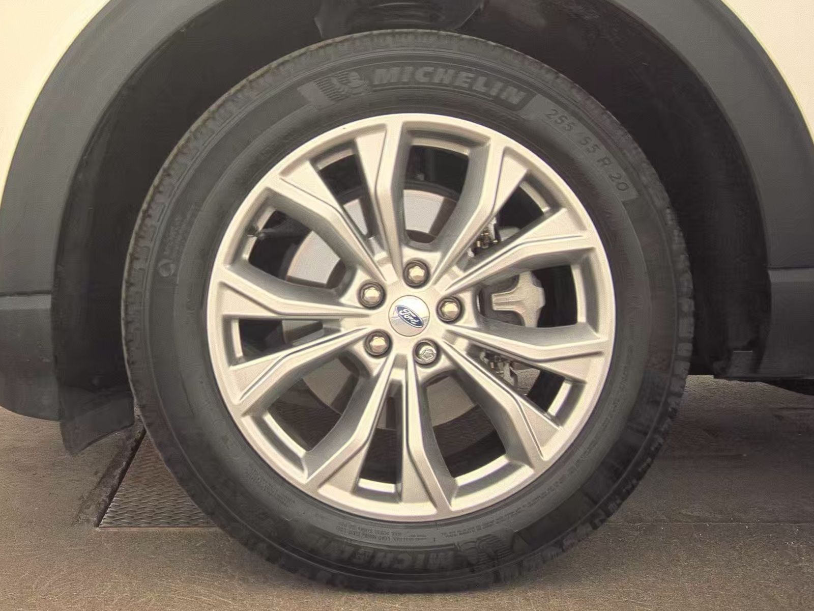2023 Ford Explorer XLT AWD