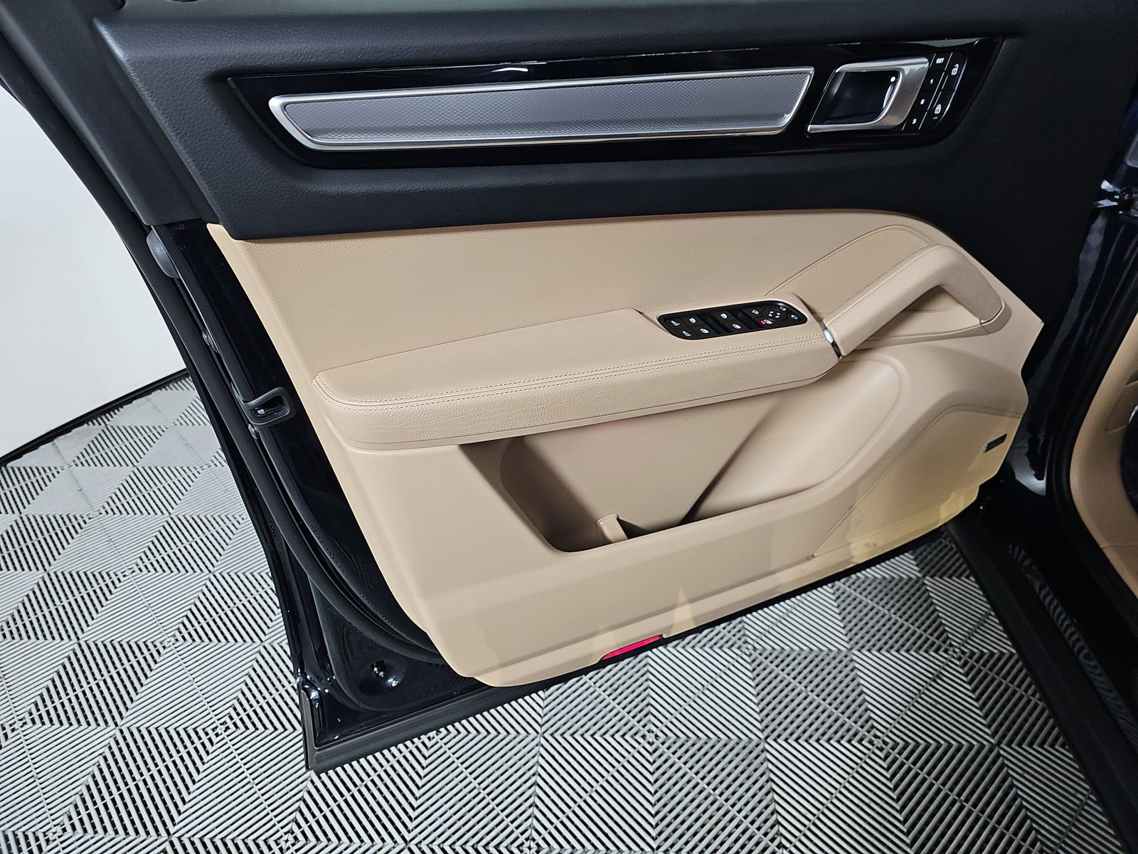2022 Porsche Cayenne Platinum Edition AWD