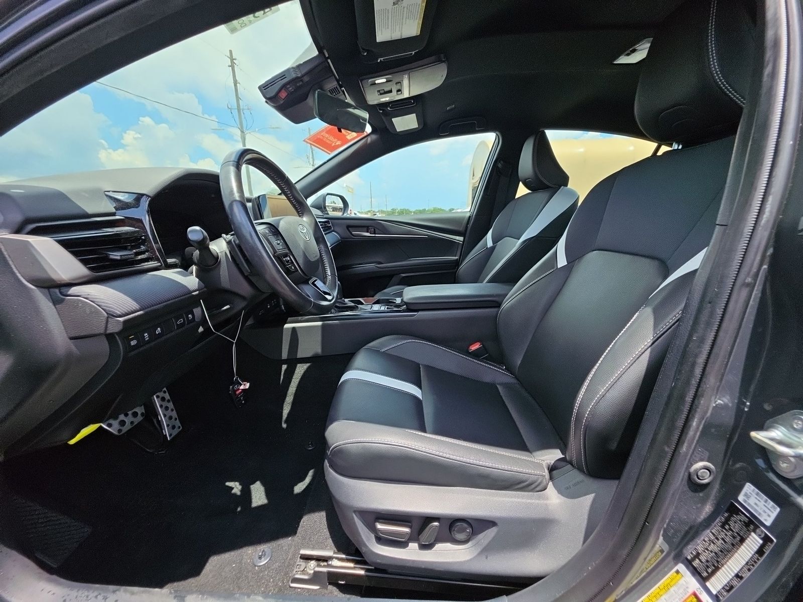2025 Toyota Camry SE FWD
