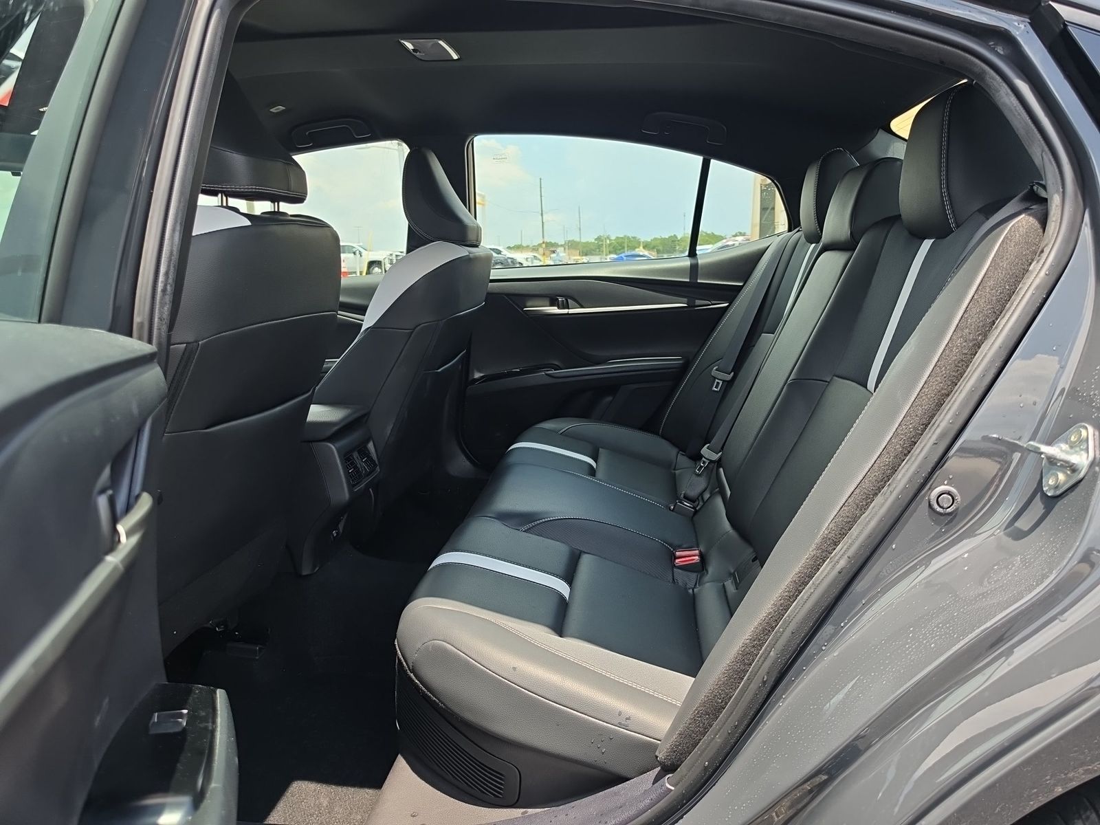 2025 Toyota Camry SE FWD