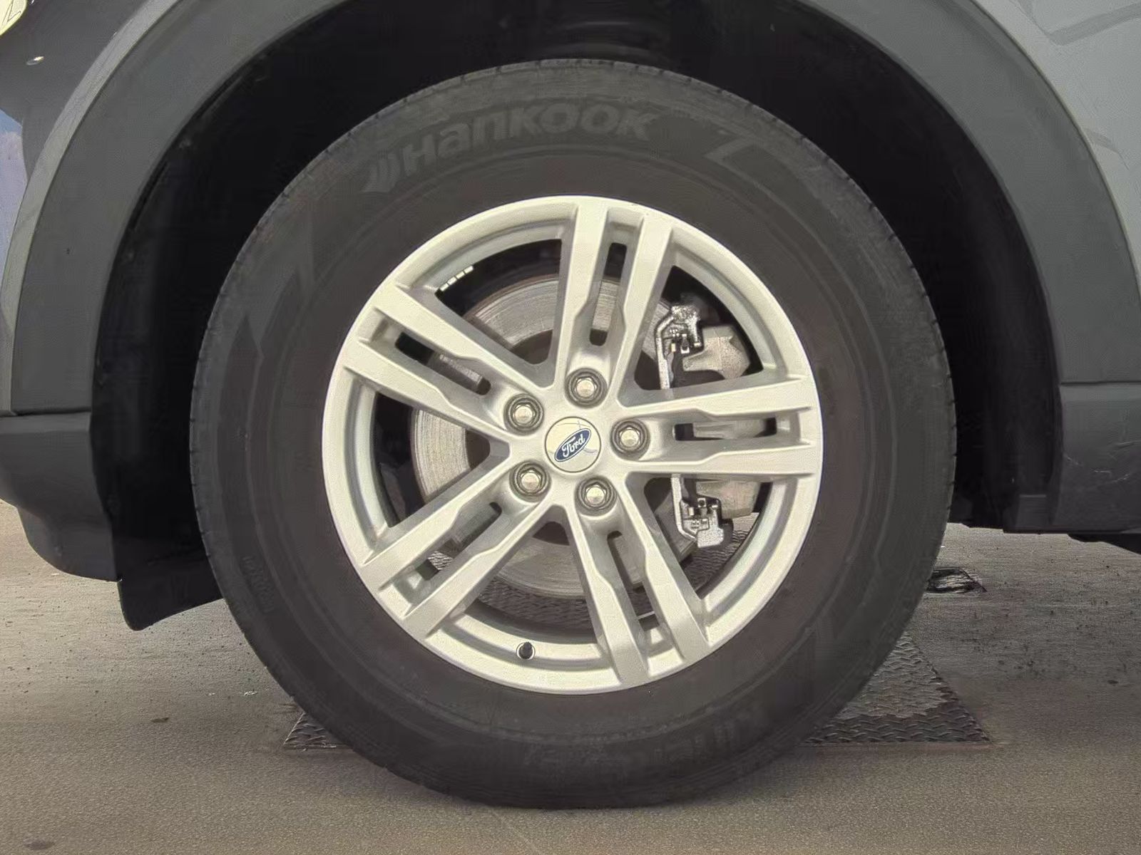 2023 Ford Explorer XLT AWD