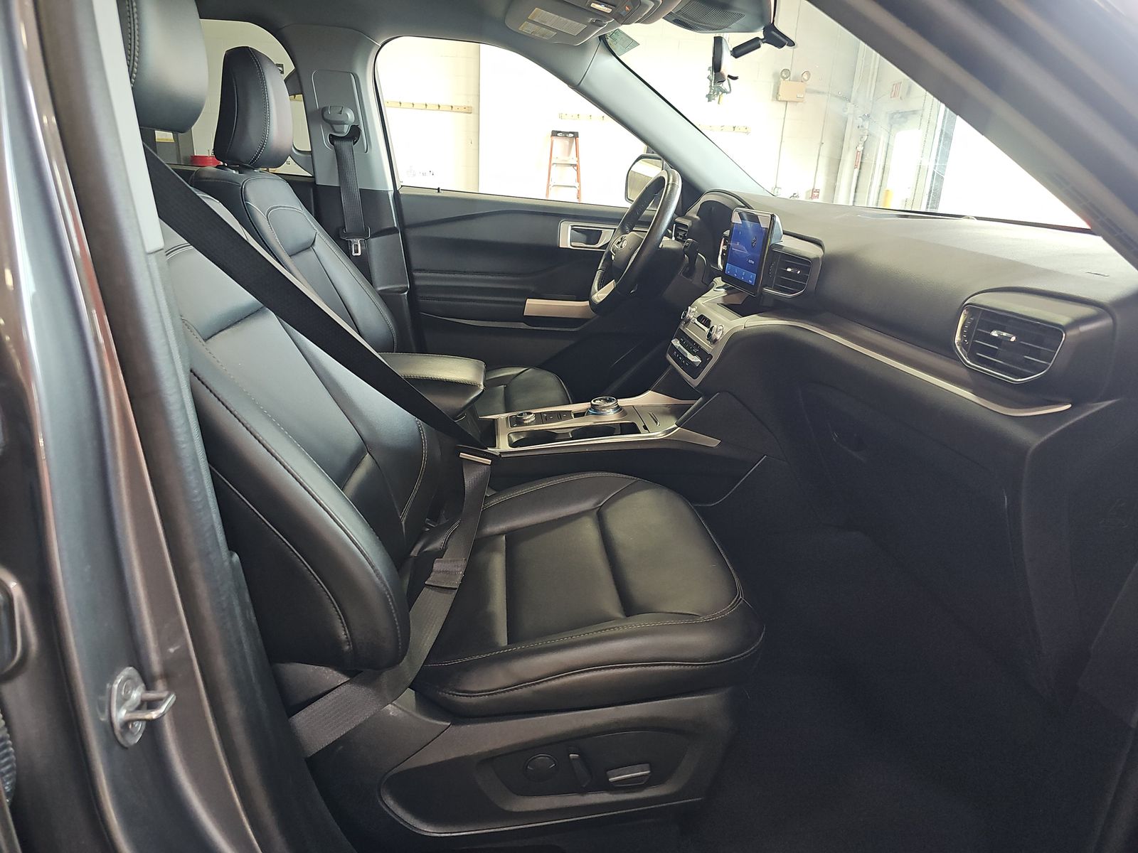 2023 Ford Explorer XLT AWD