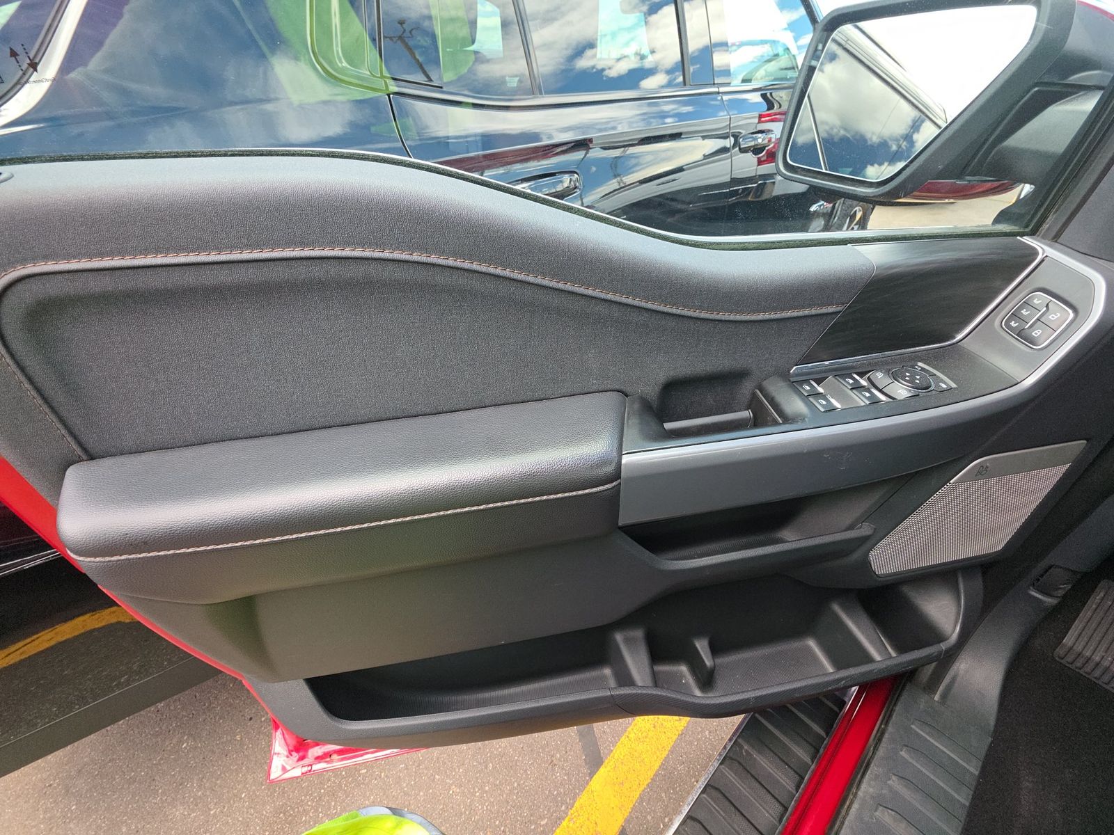 2025 Ford F-150 Lariat AWD