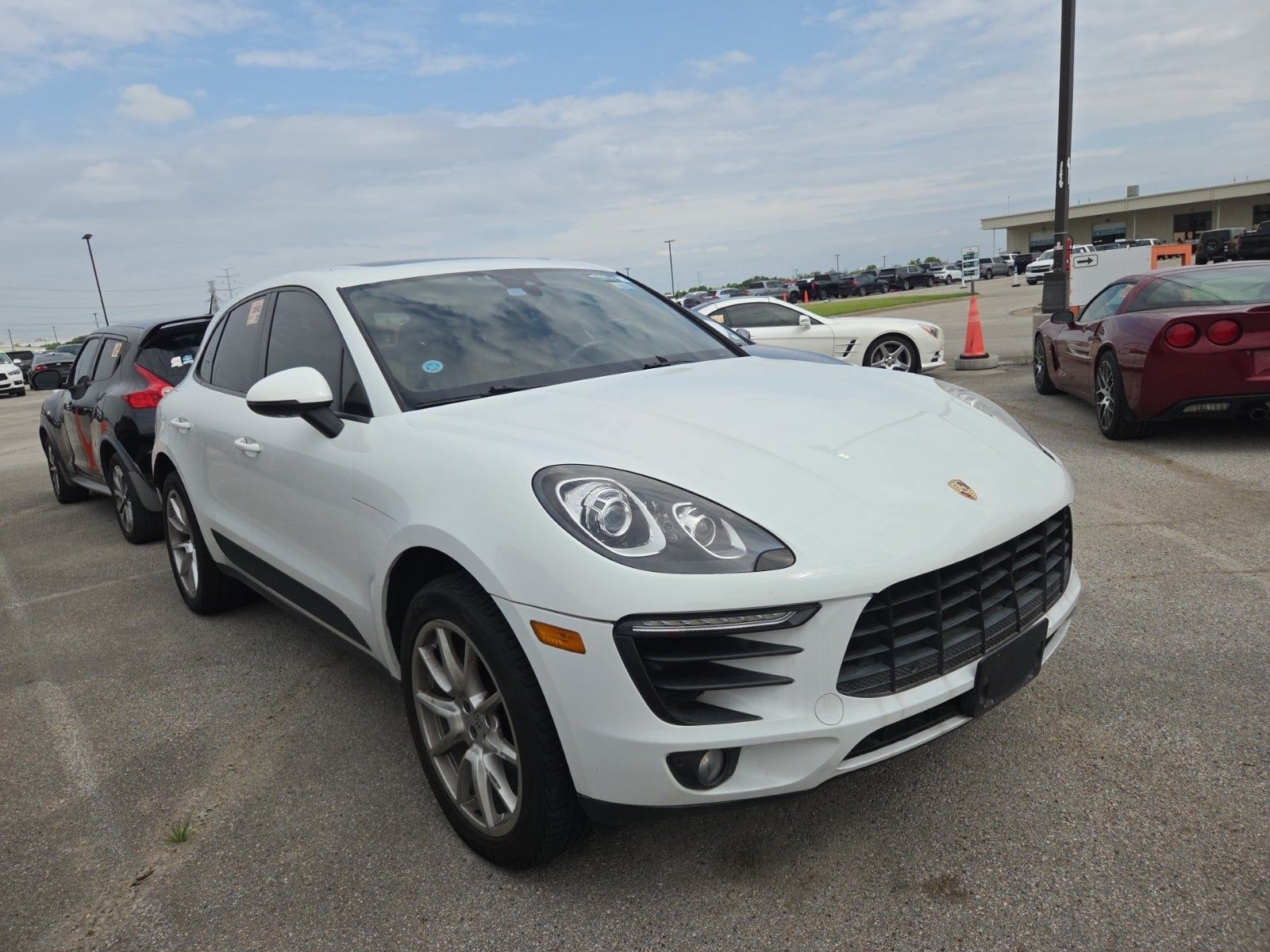 2018 Porsche Macan Base AWD