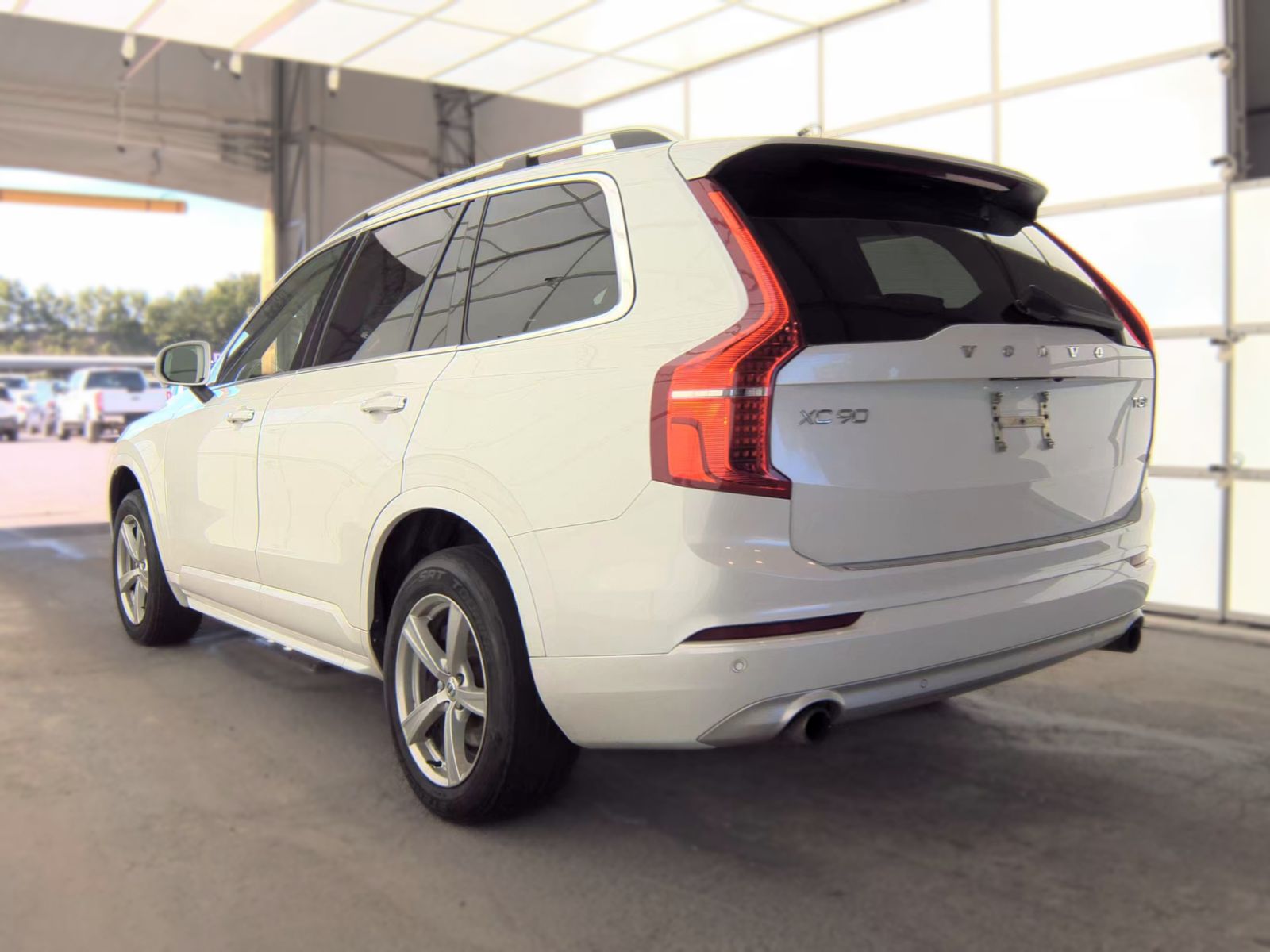 2018 Volvo XC90 T5 Momentum AWD