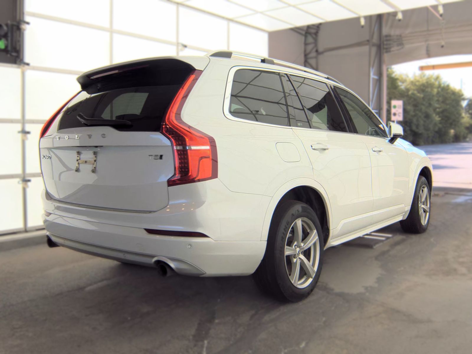 2018 Volvo XC90 T5 Momentum AWD