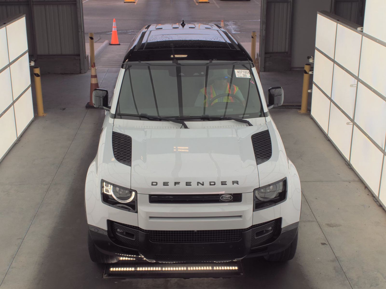 2023 Land Rover Defender 110 V8 AWD