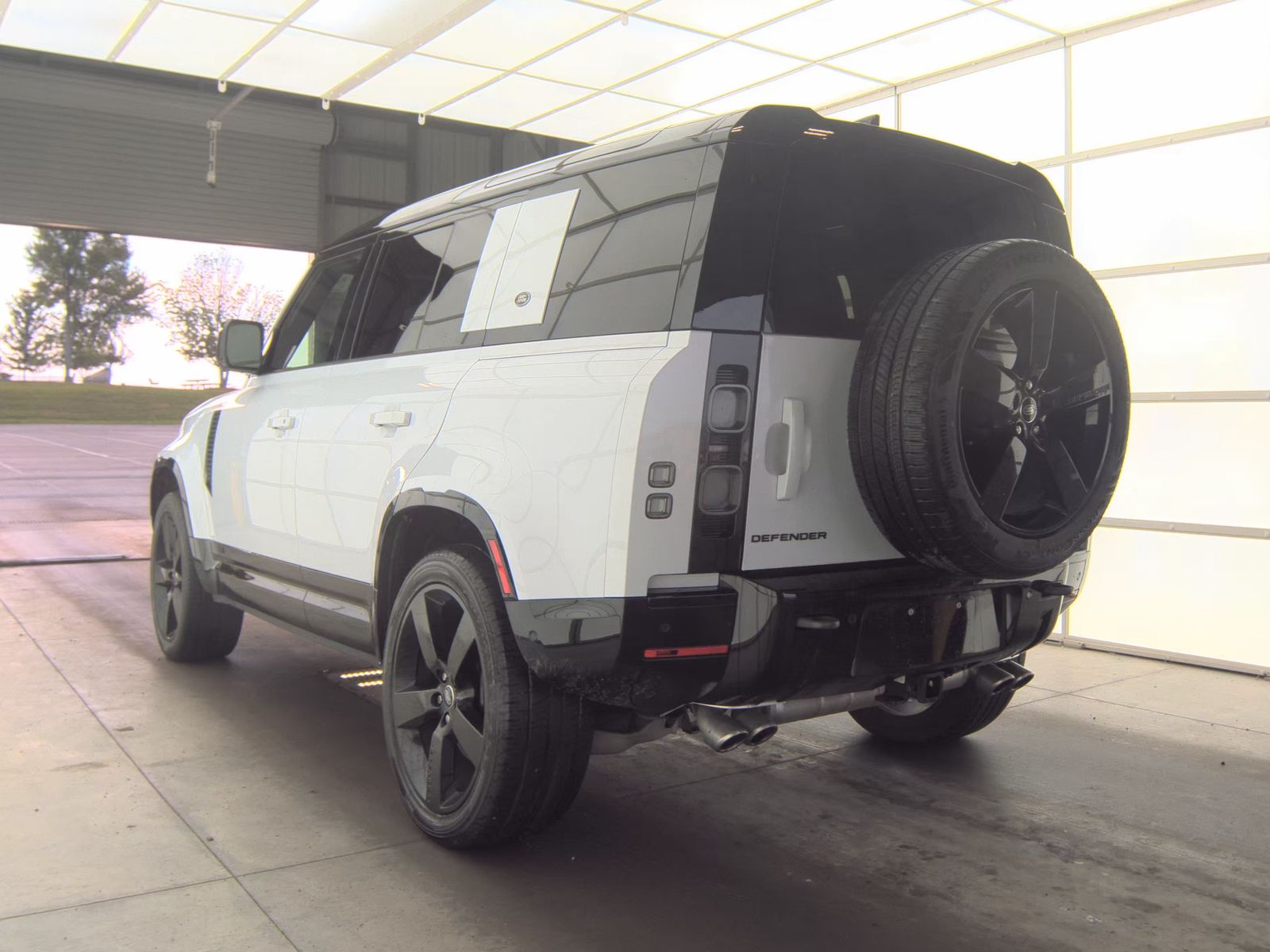 2023 Land Rover Defender 110 V8 AWD