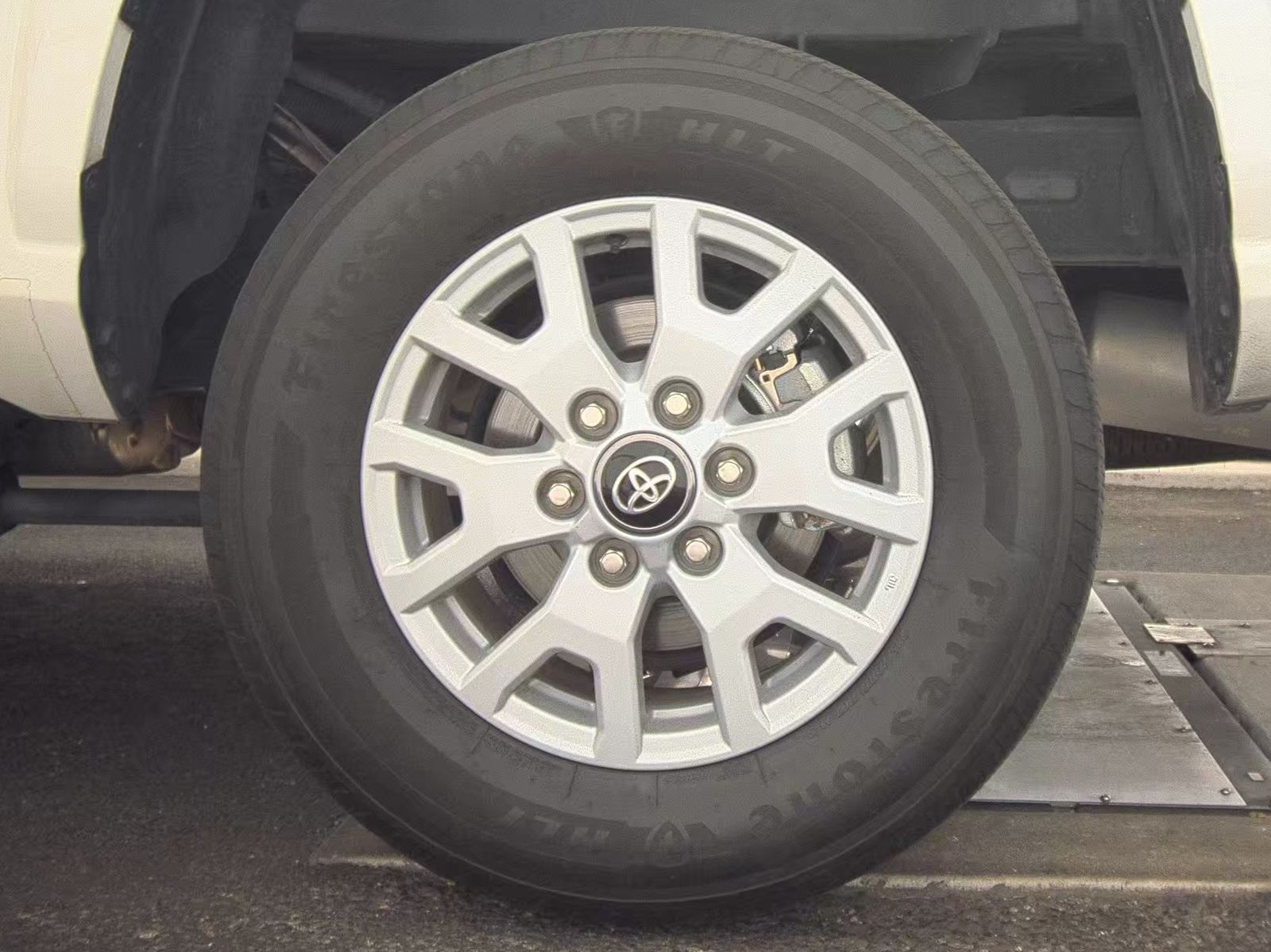 2025 Toyota Tacoma SR5 AWD