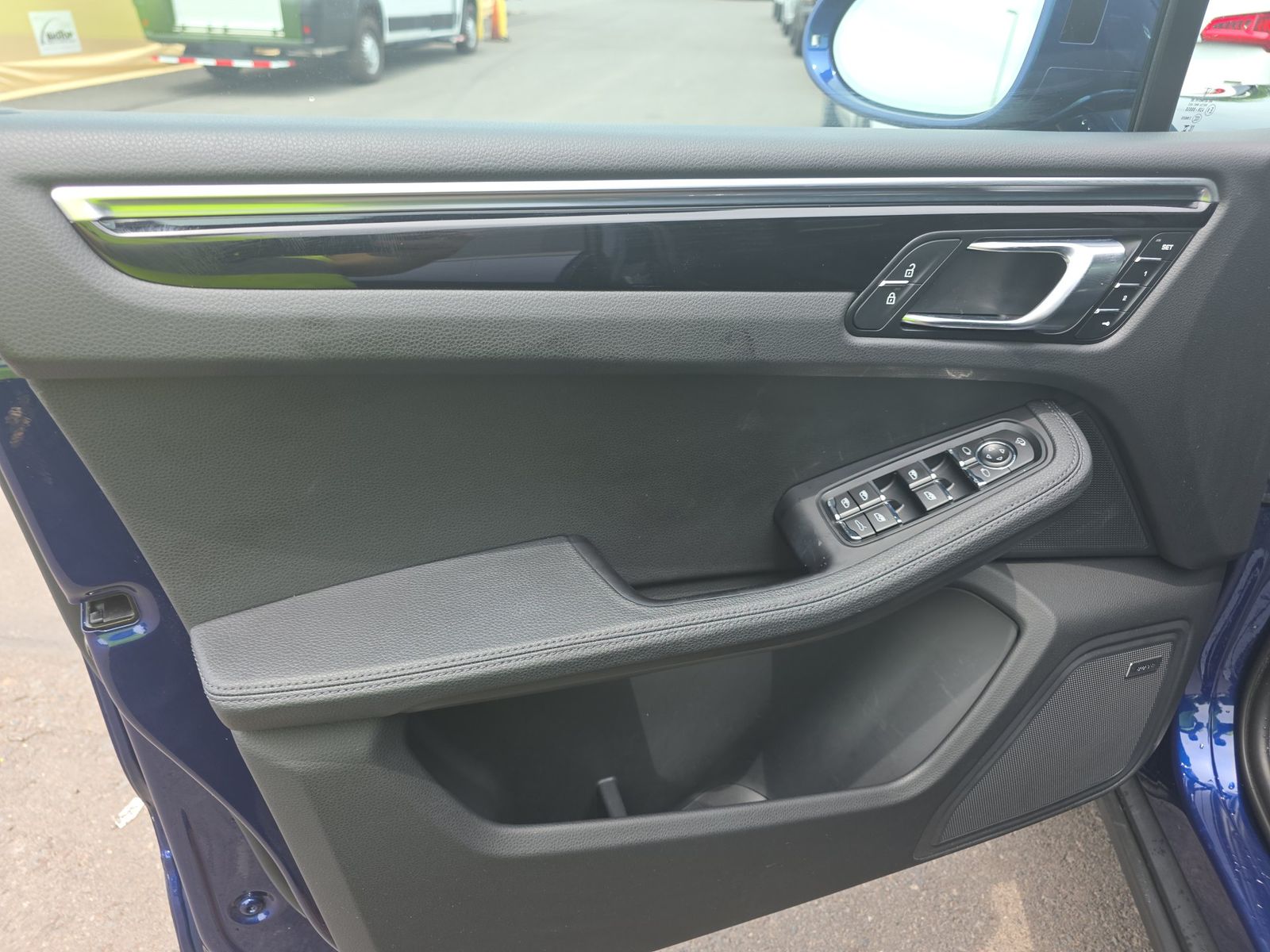 2023 Porsche Macan Base AWD