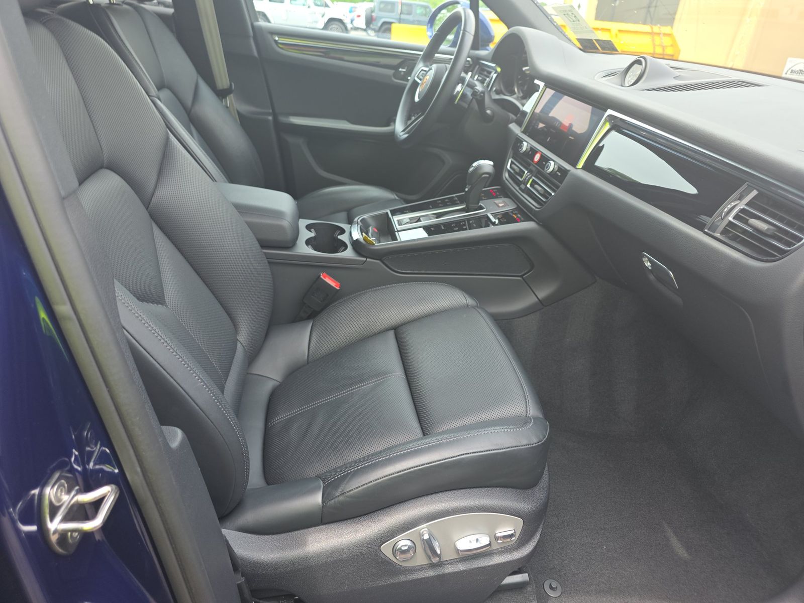 2023 Porsche Macan Base AWD