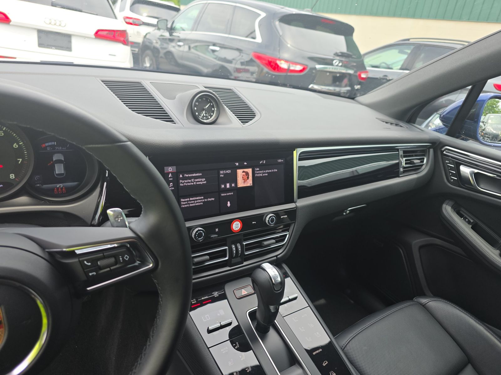 2023 Porsche Macan Base AWD
