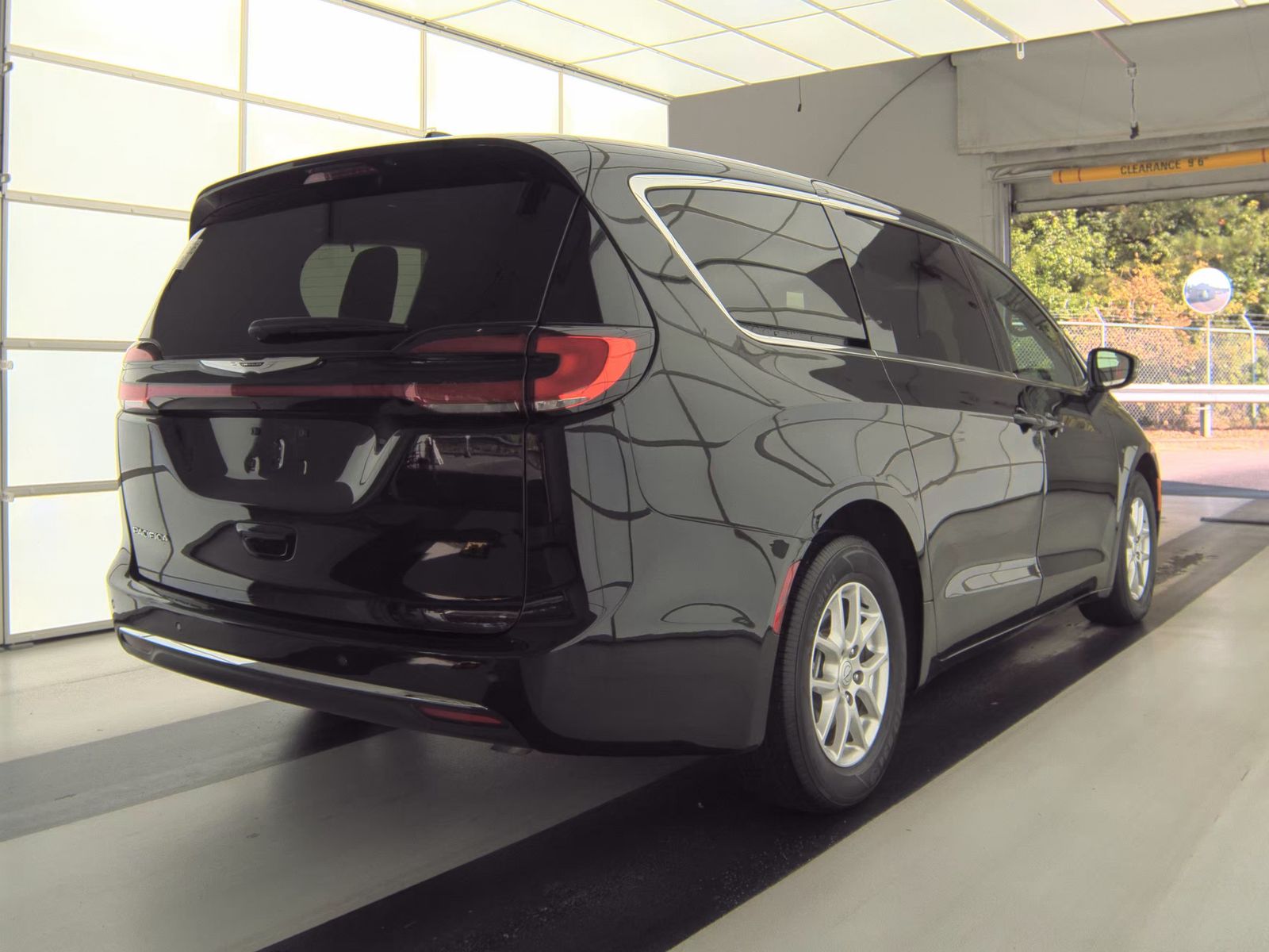 2025 Chrysler Pacifica Select FWD