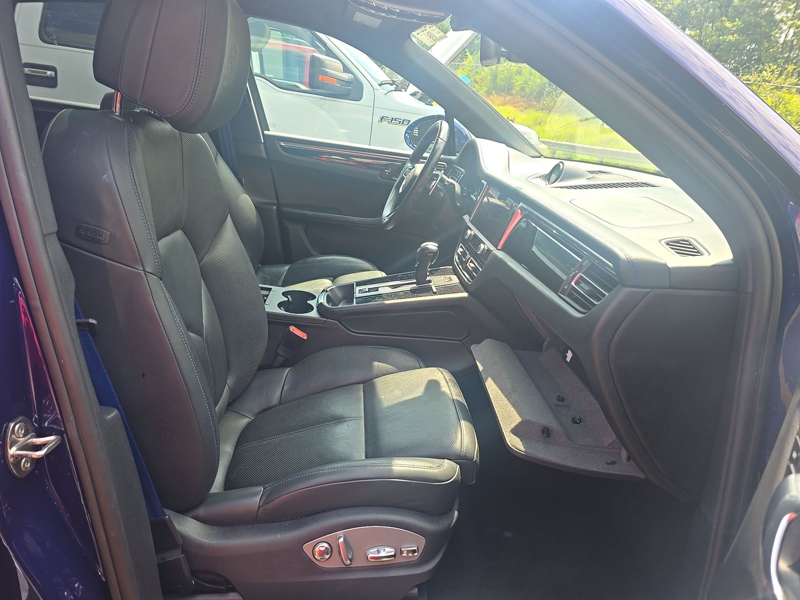 2022 Porsche Macan Base AWD