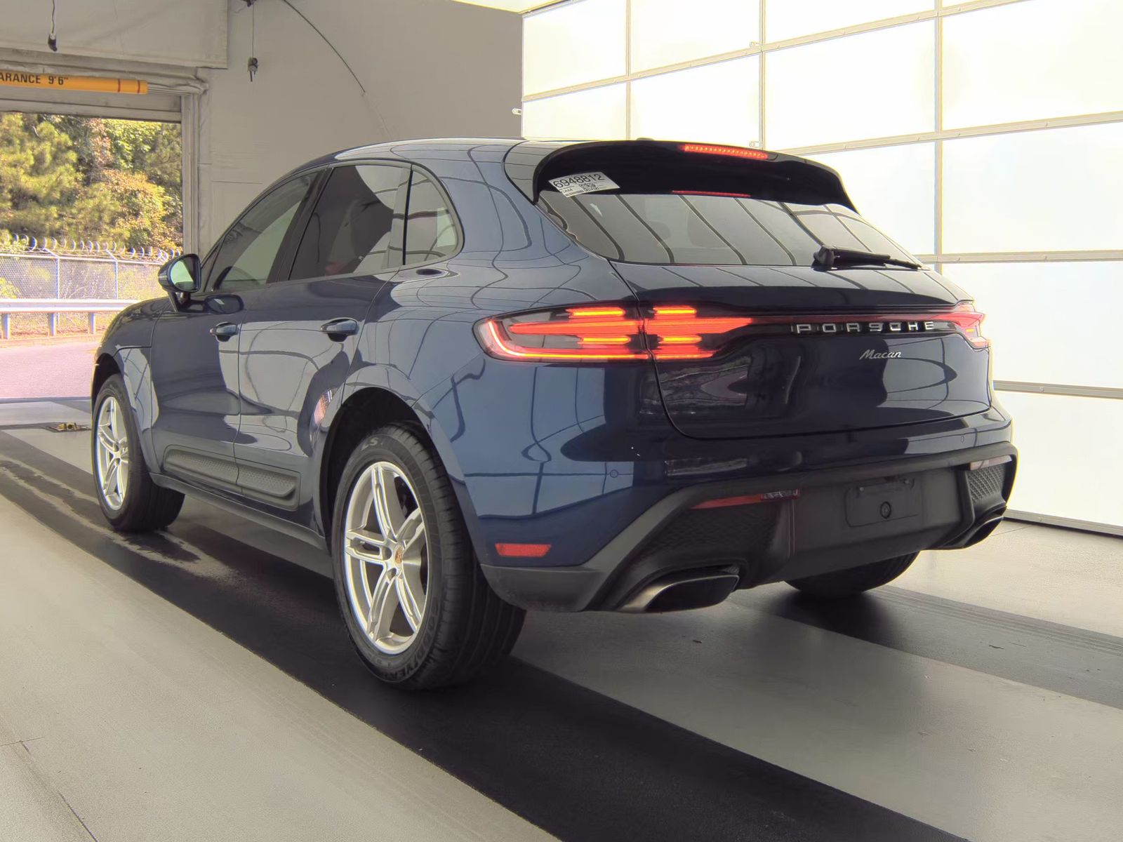 2022 Porsche Macan Base AWD