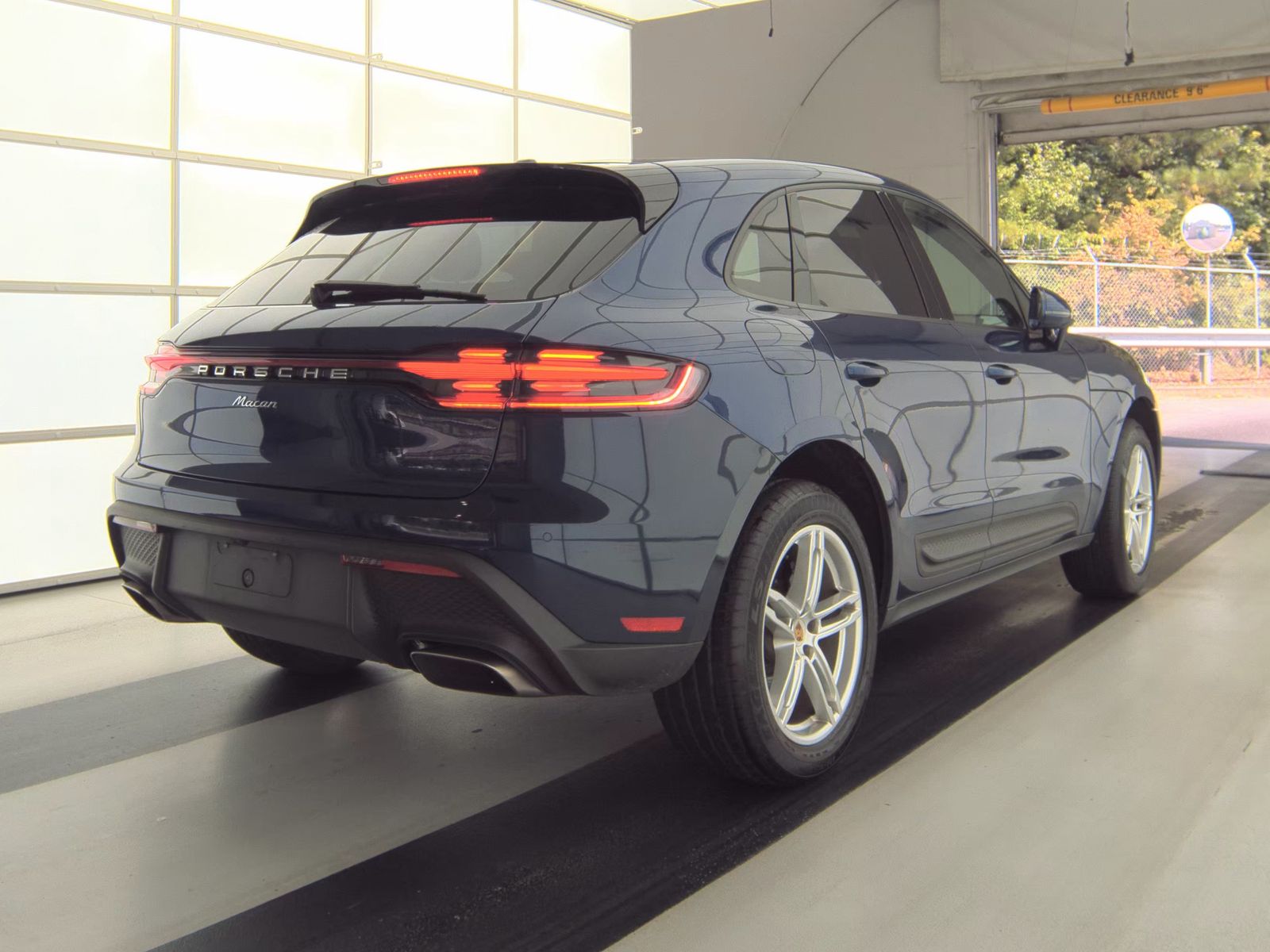 2022 Porsche Macan Base AWD