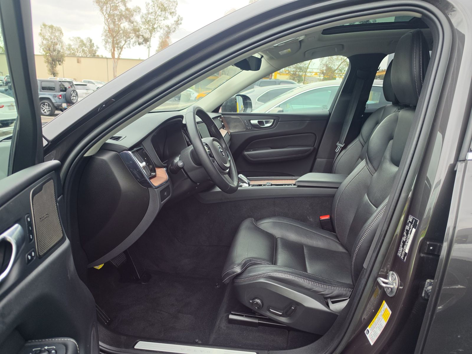 2023 Volvo XC60 B5 Ultimate FWD