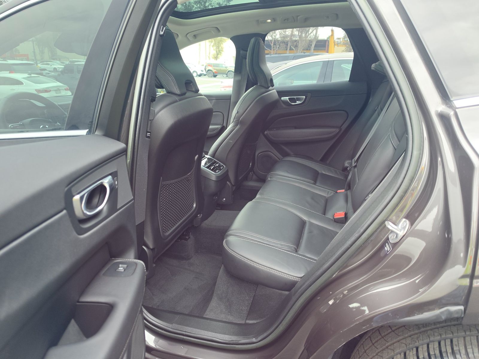 2023 Volvo XC60 B5 Ultimate FWD