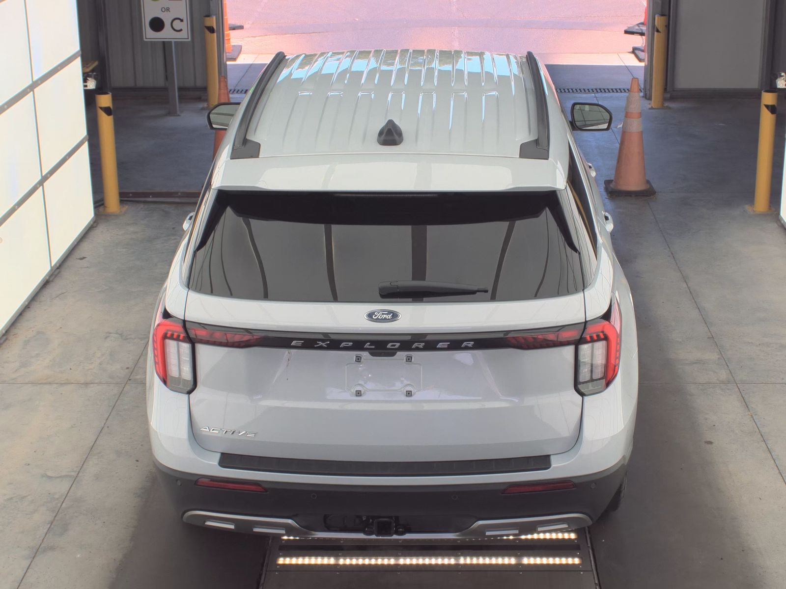 2026 Ford Explorer Active FWD