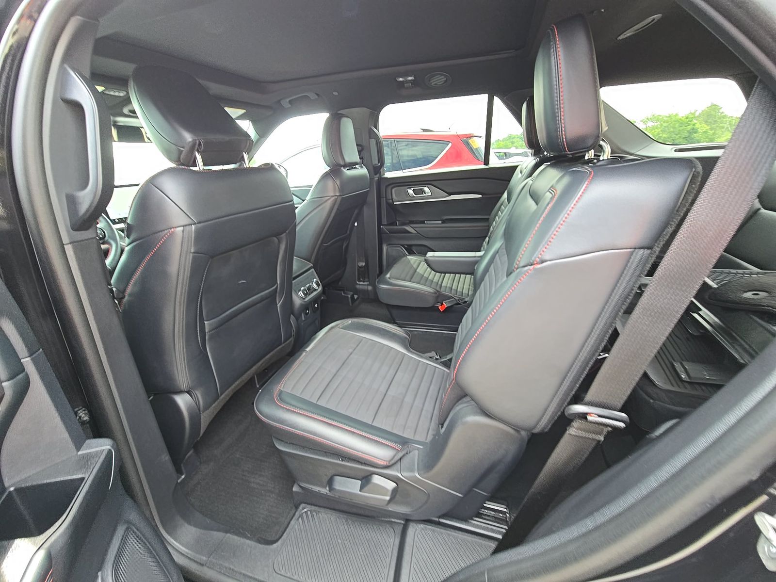 2025 Ford Explorer ST-Line AWD
