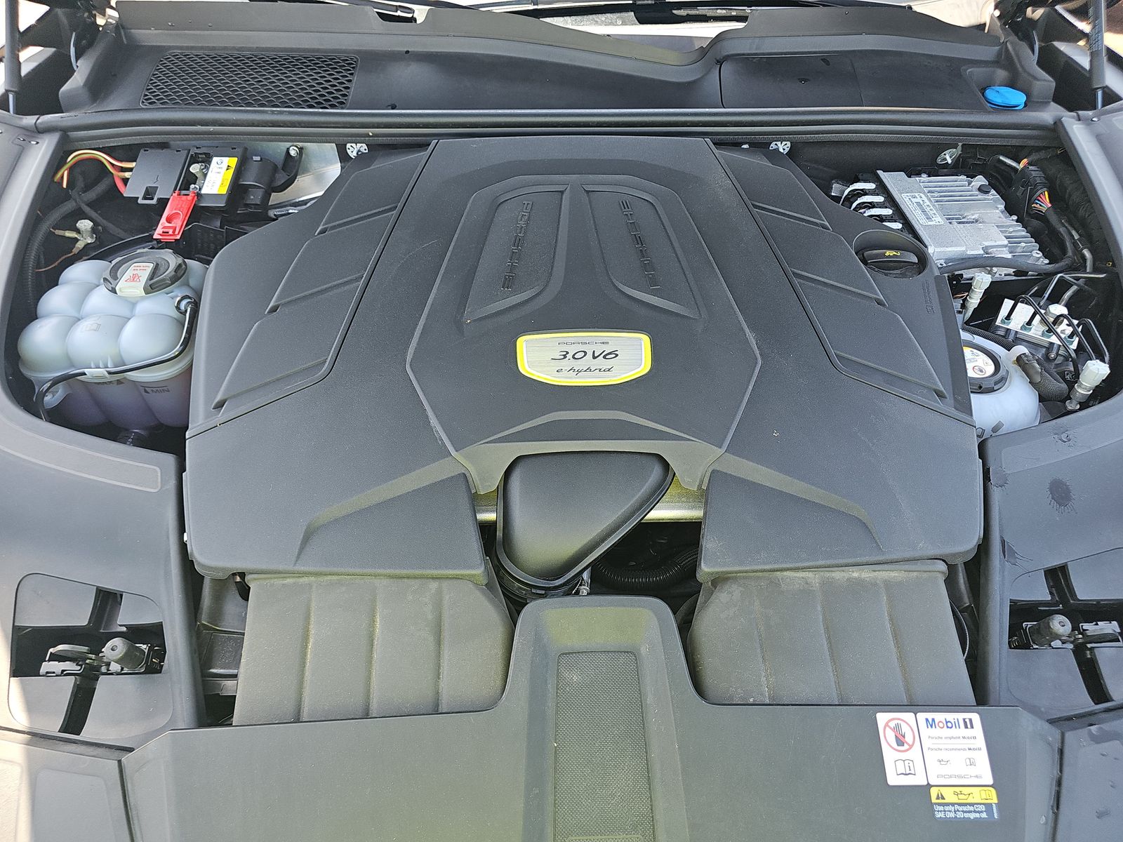 2023 Porsche Cayenne E-Hybrid Platinum Edition AWD
