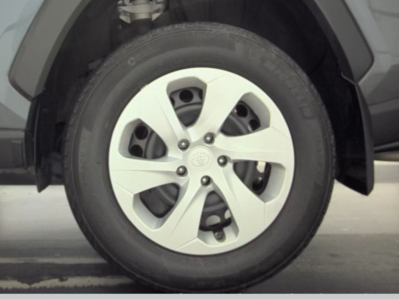 2025 Toyota RAV4 LE FWD