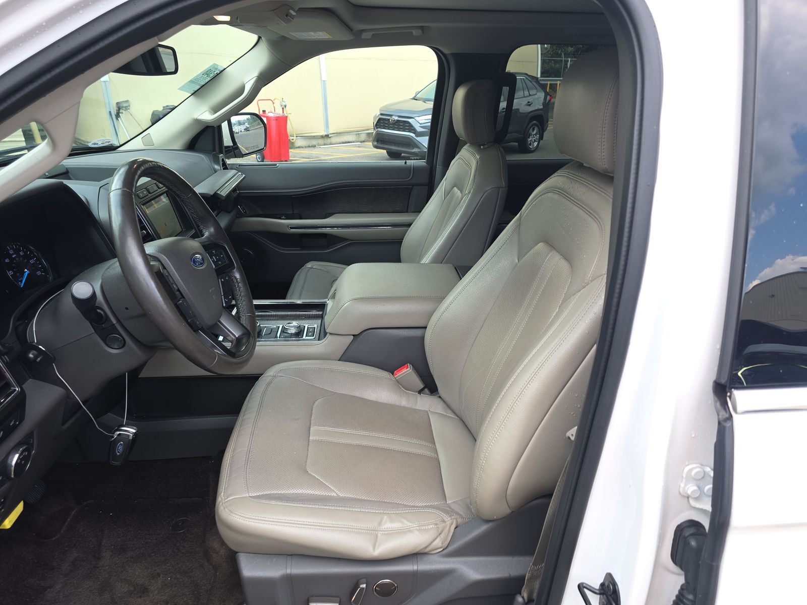 2025 Toyota RAV4 LE FWD
