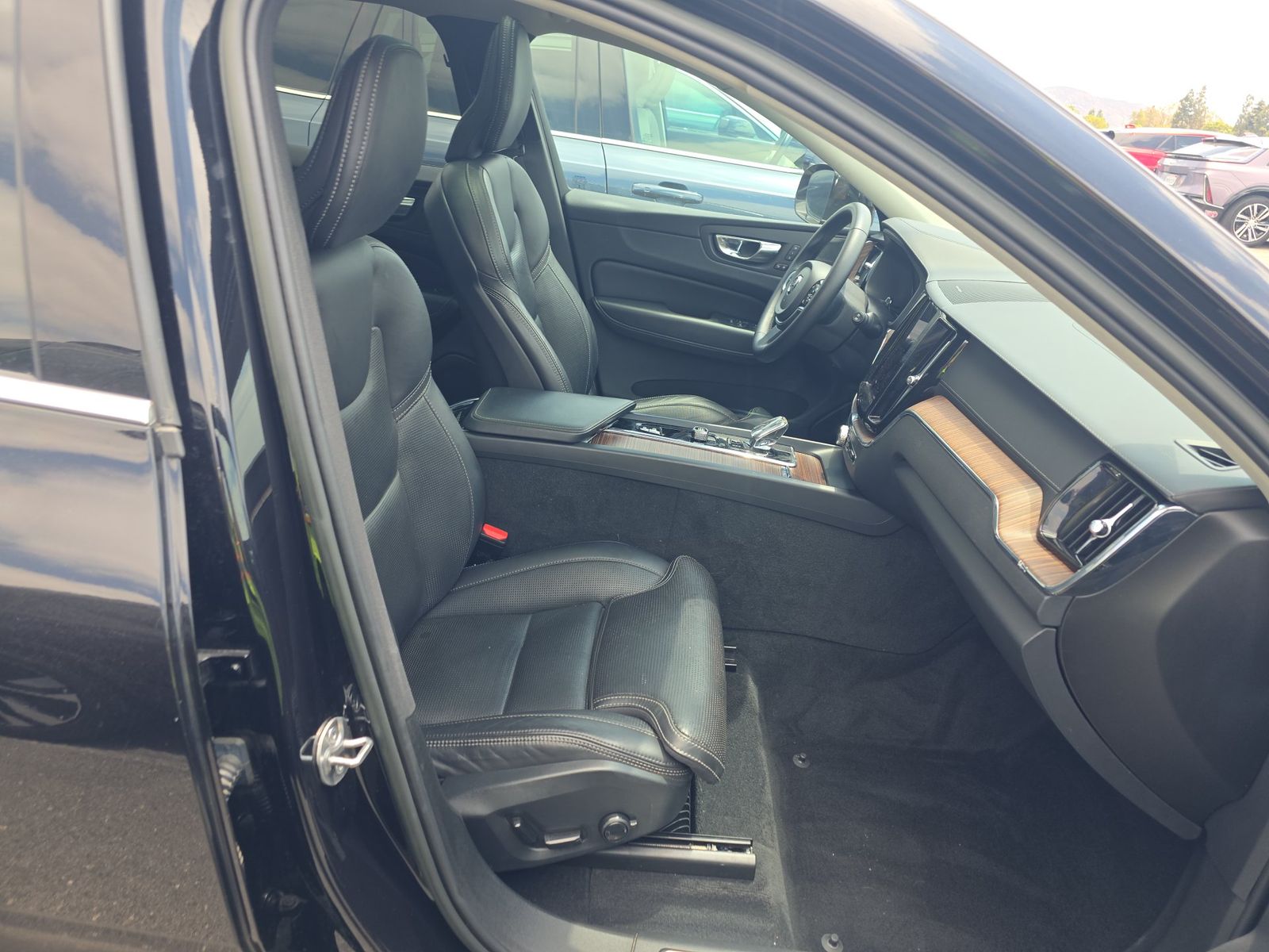 2023 Volvo XC60 B5 Ultimate FWD