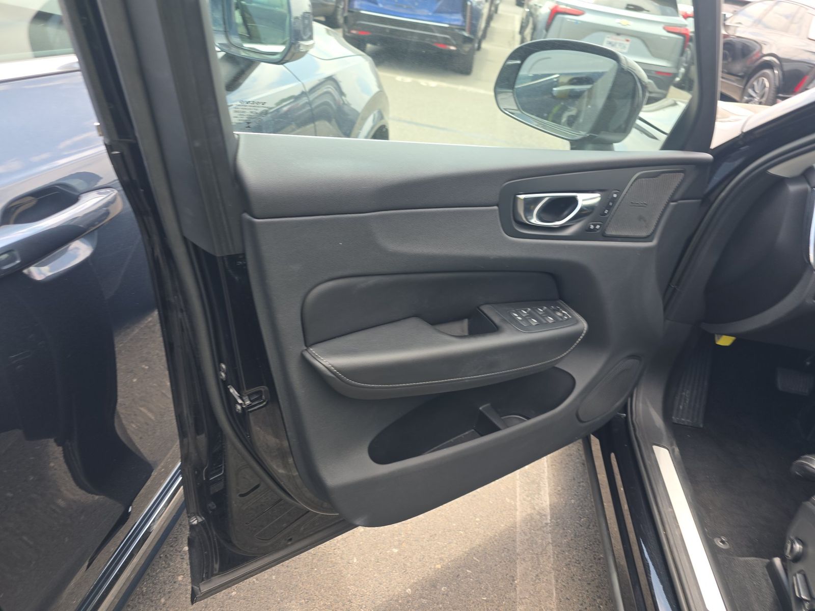 2023 Volvo XC60 B5 Ultimate FWD