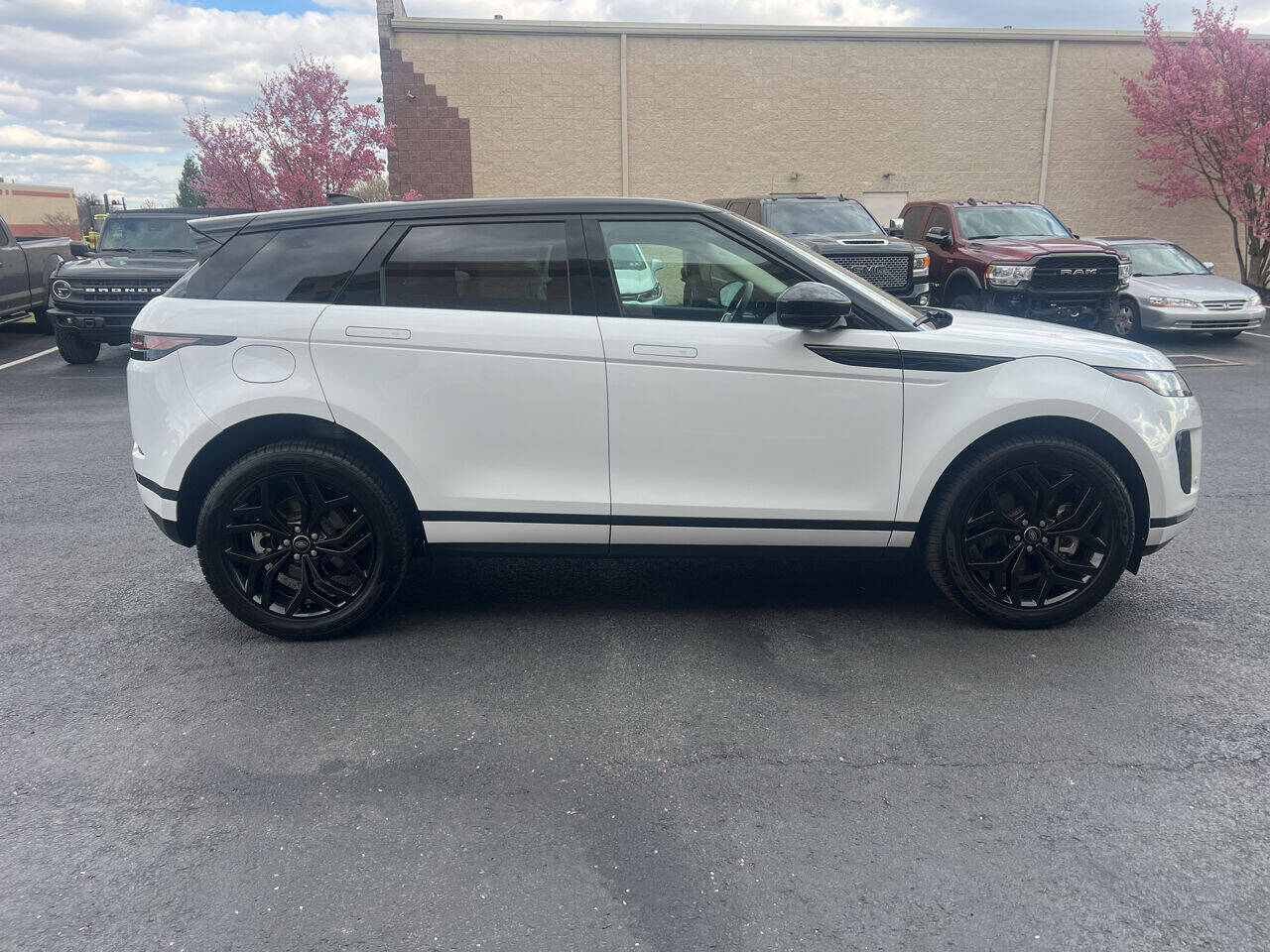 2023 Land Rover Range Rover Evoque SE AWD
