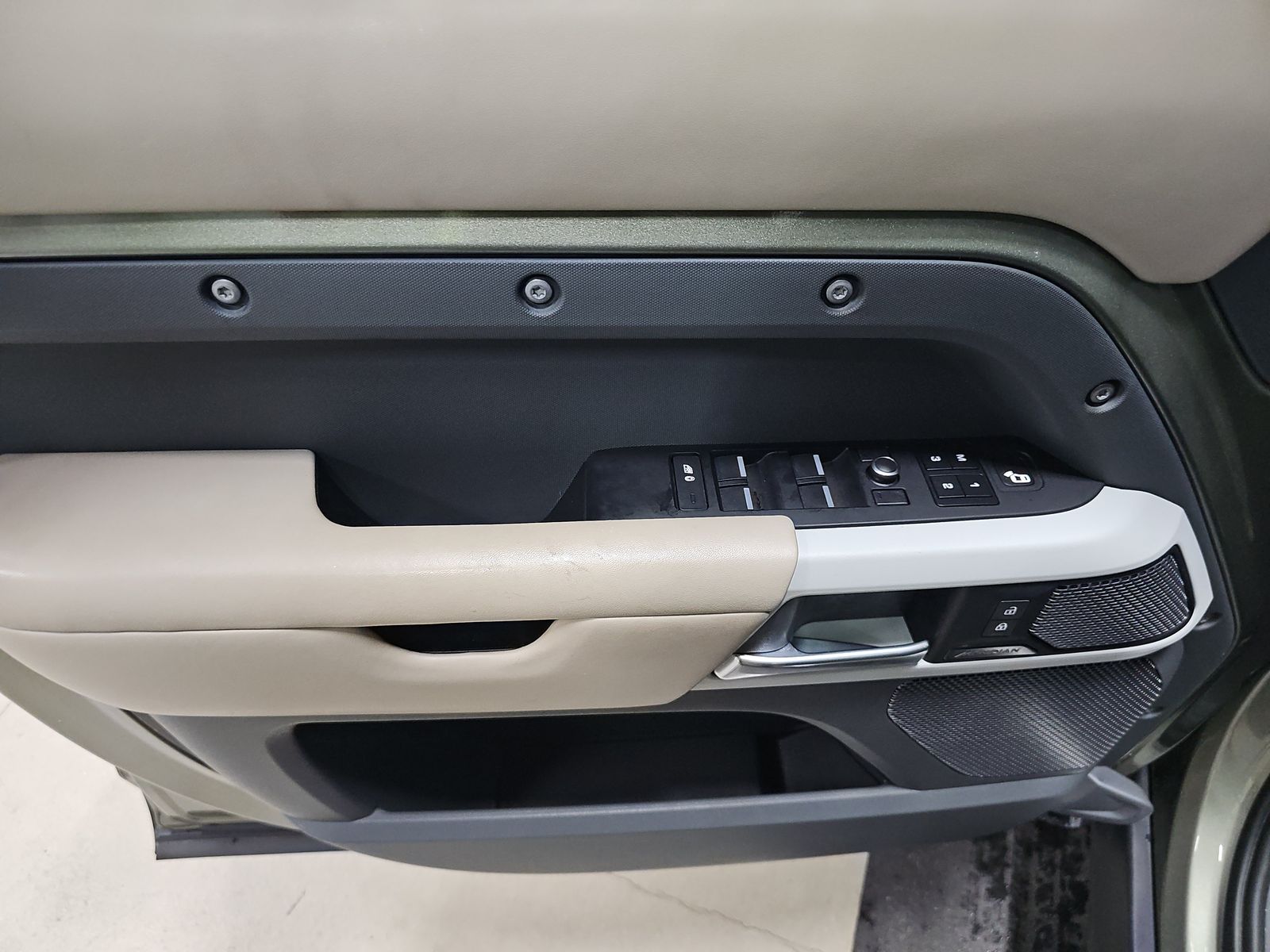 2021 Land Rover Defender 110 X-Dynamic HSE FWD