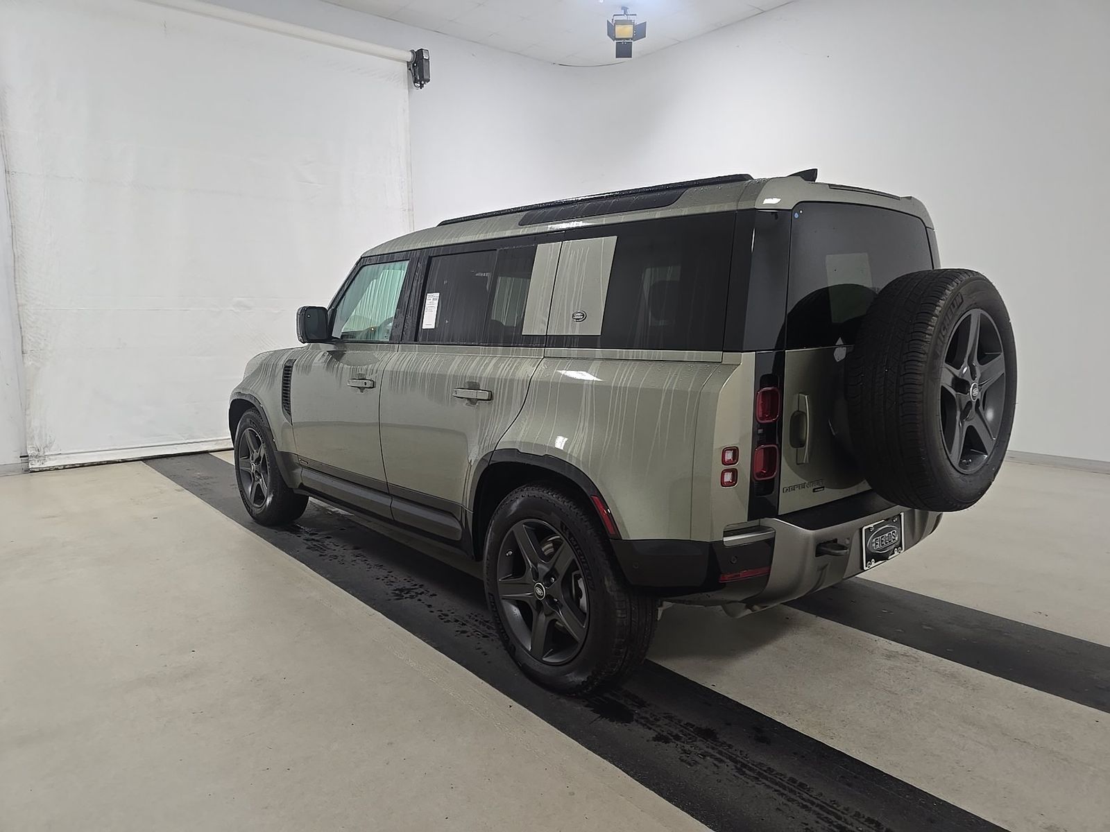 2021 Land Rover Defender 110 X-Dynamic HSE FWD
