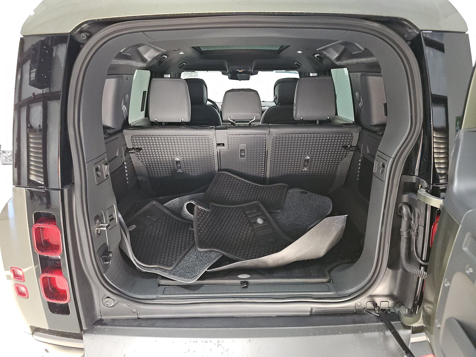 2021 Land Rover Defender 110 X-Dynamic HSE FWD