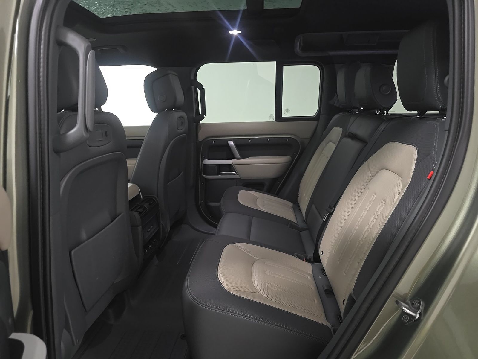 2021 Land Rover Defender 110 X-Dynamic HSE FWD