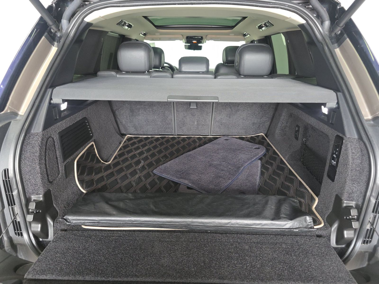 2023 Land Rover Range Rover SE FWD