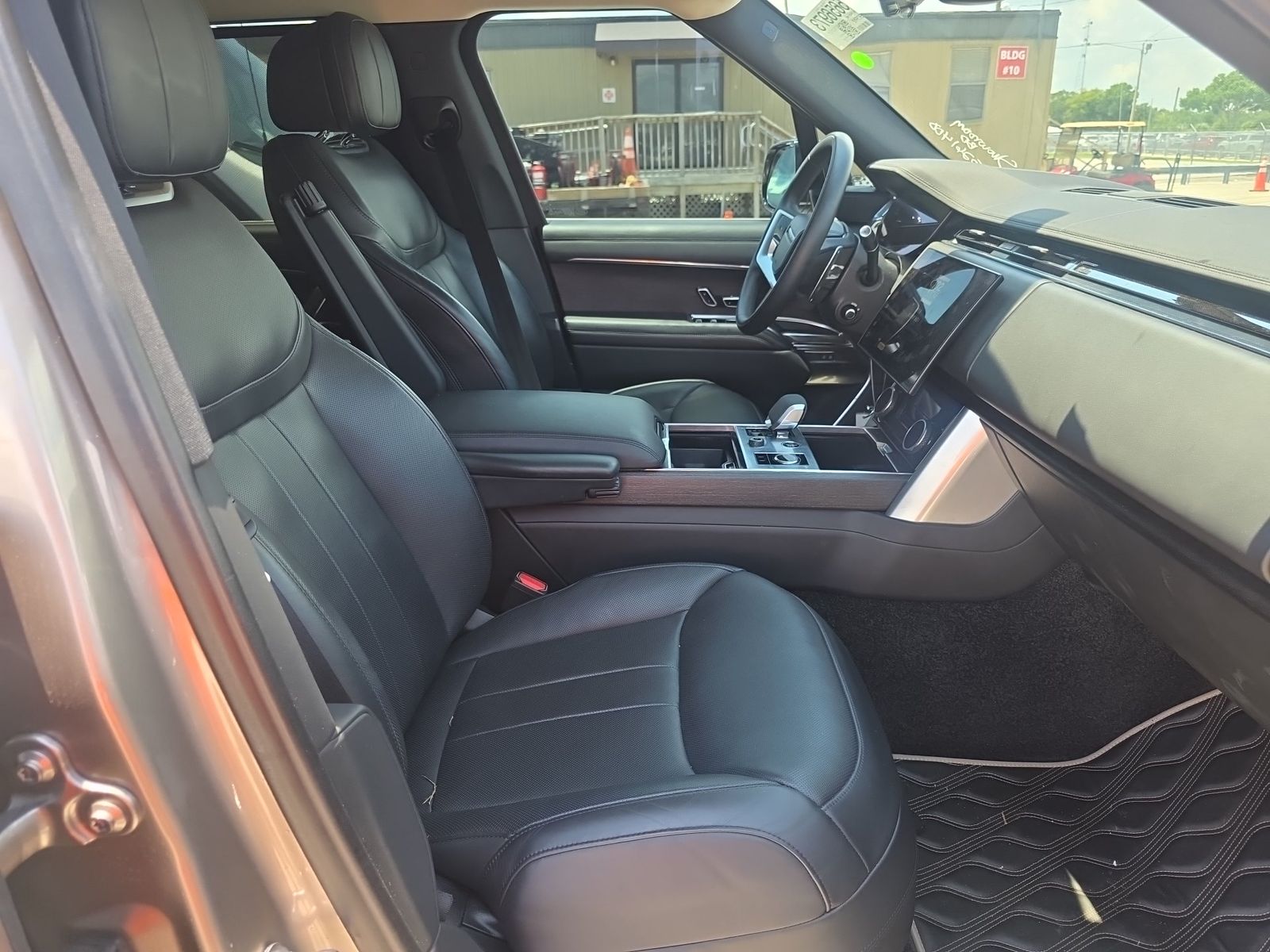2023 Land Rover Range Rover SE FWD